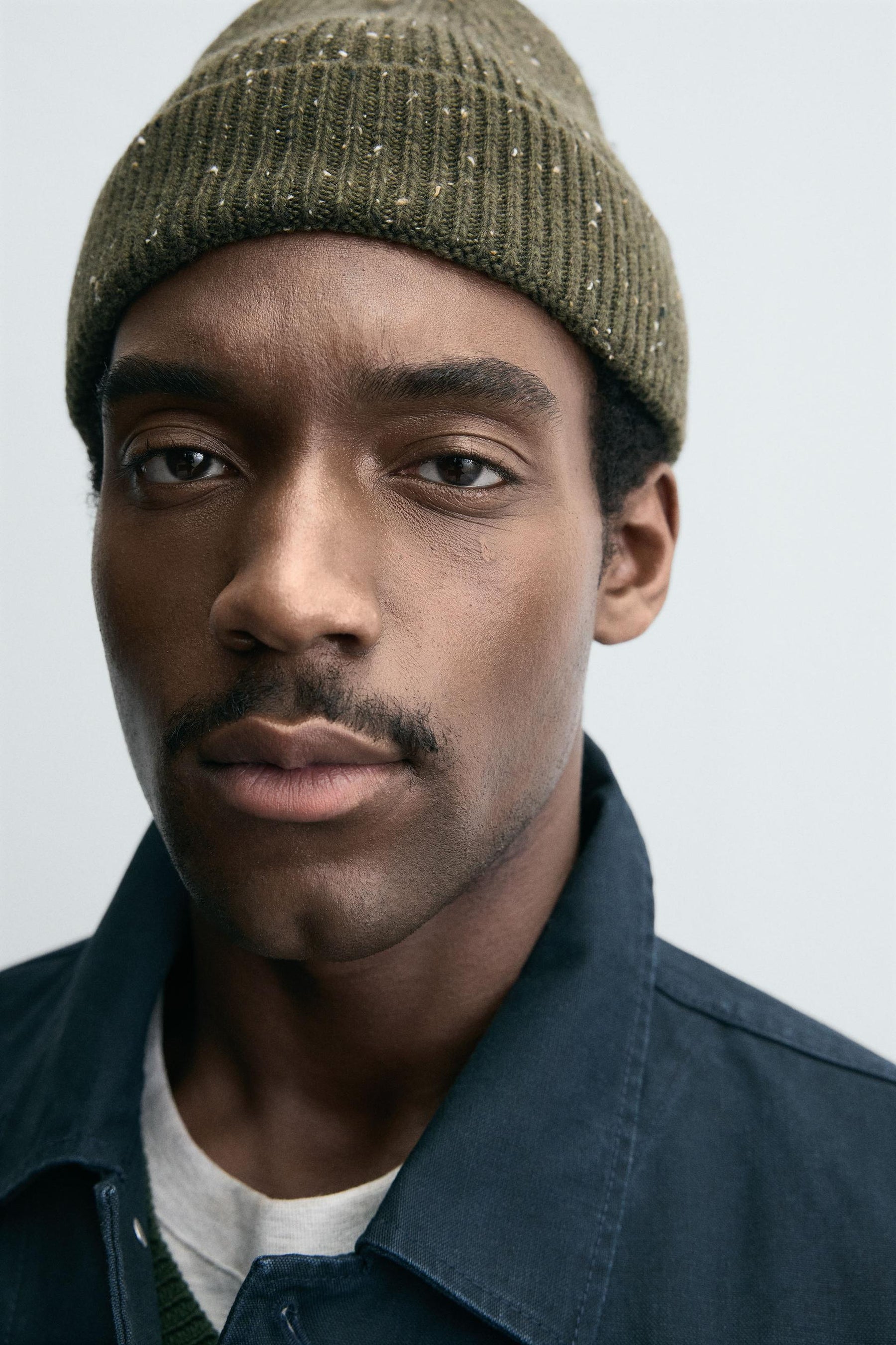 SHORT TEXTURED BEANIE - Image 4