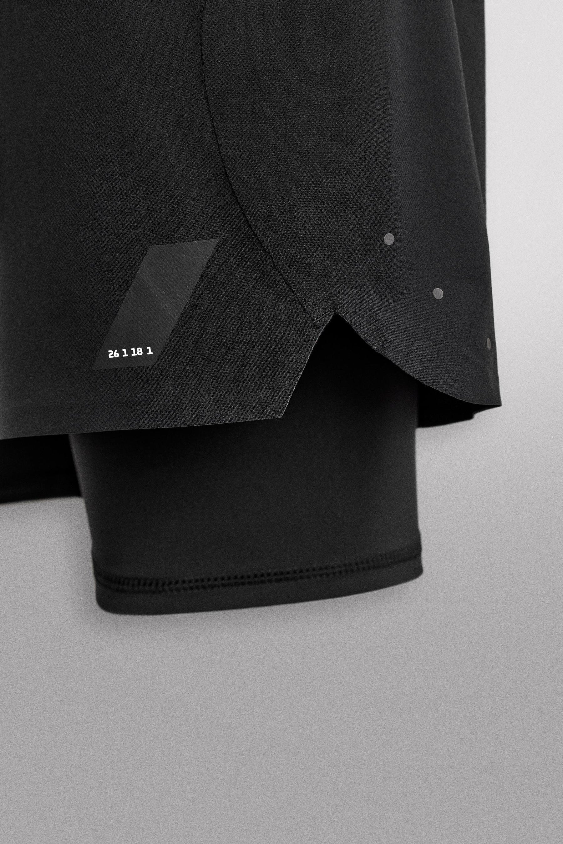 2-IN-1 TRAINING SHORTS - Image 9