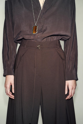 Wide-leg trousers with belt.