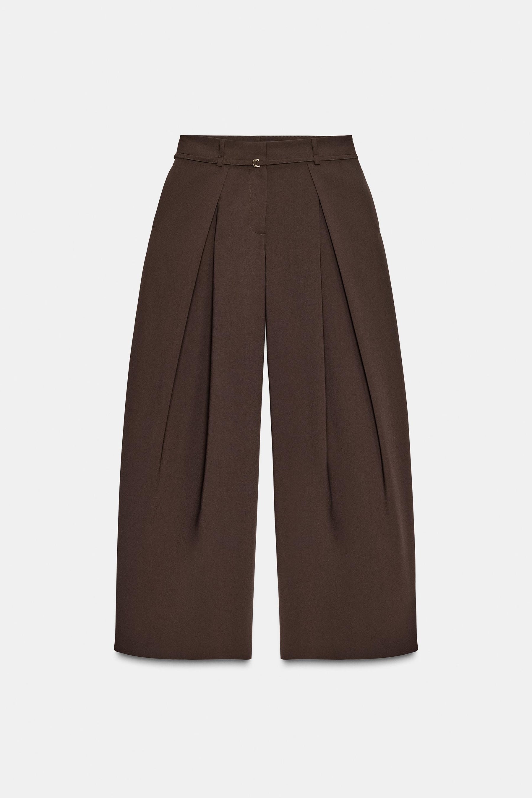 Wide-leg trousers with belt.