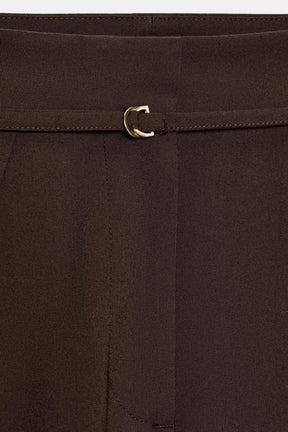 Wide-leg trousers with belt.