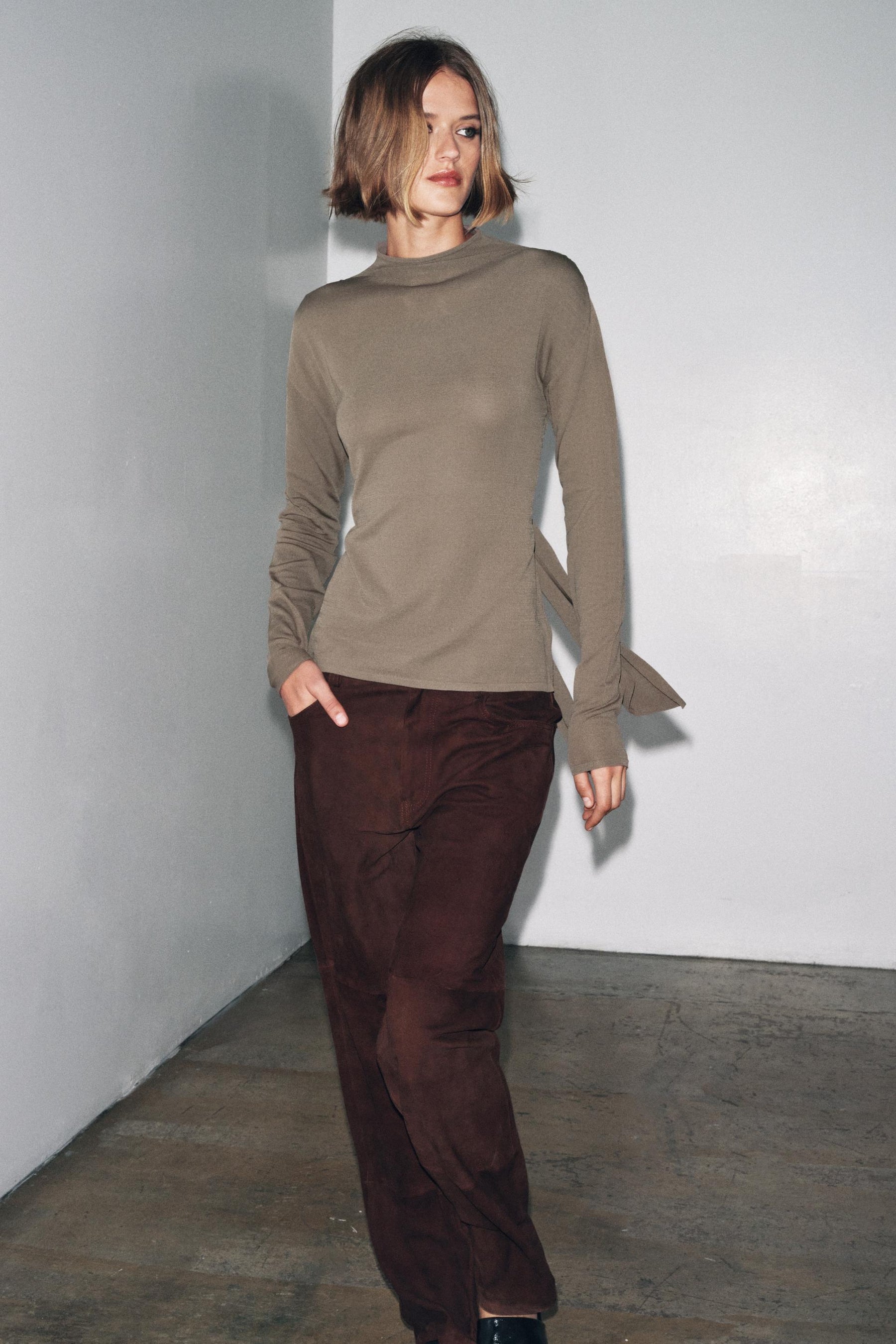 KNIT TOP WITH TIE BACK - Image 4