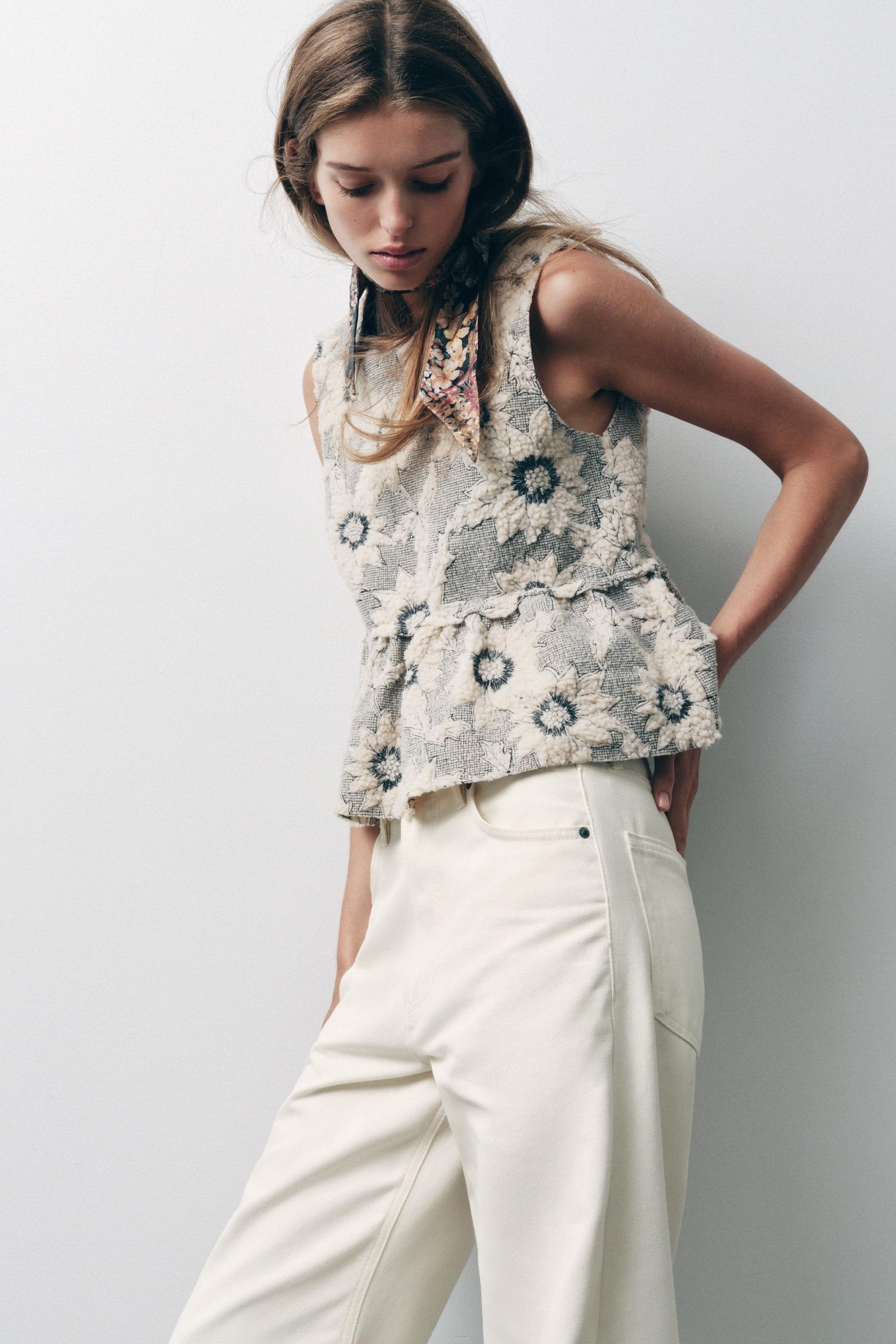 FLORAL TEXTURED PEPLUM TOP - Image 3