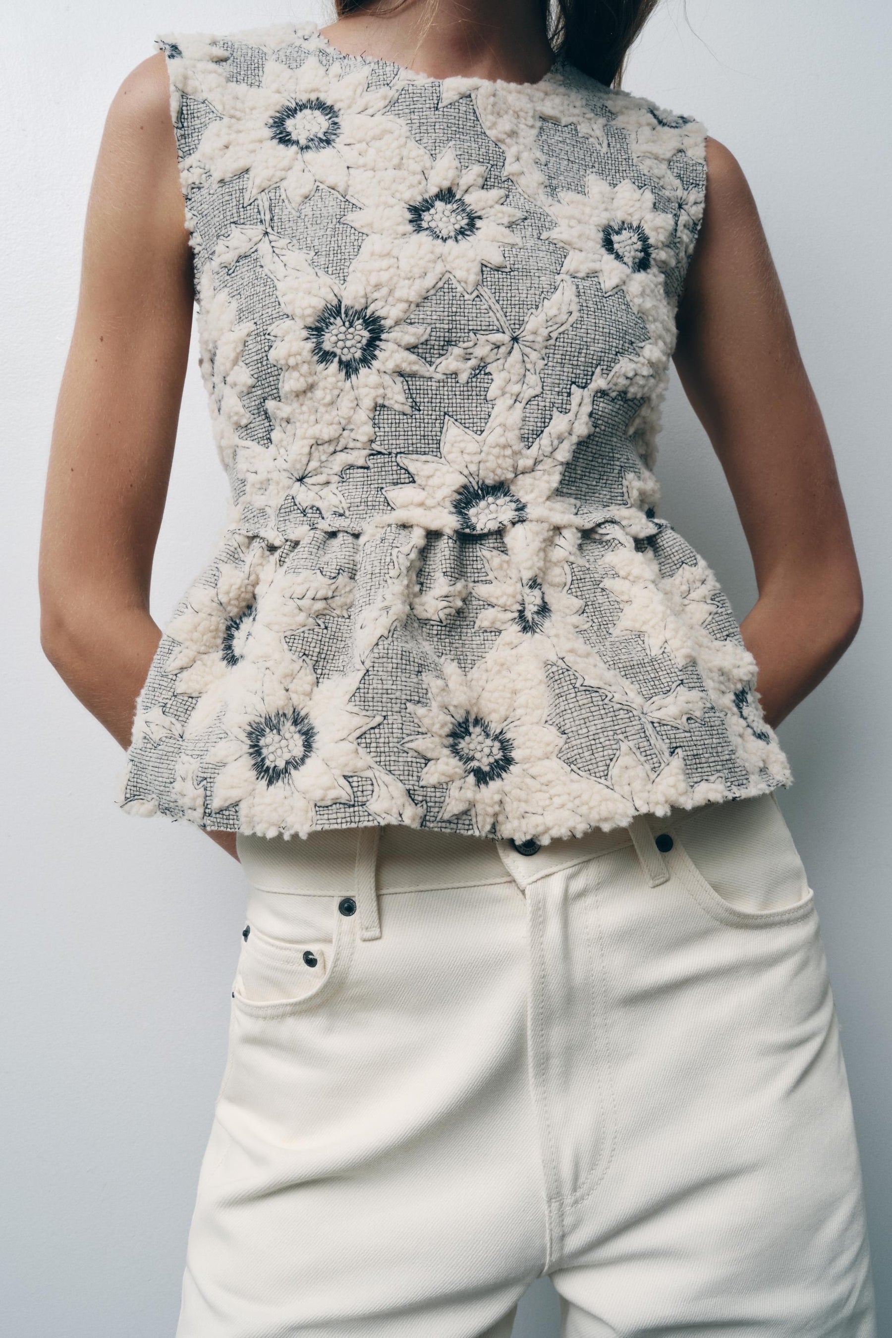 FLORAL TEXTURED PEPLUM TOP