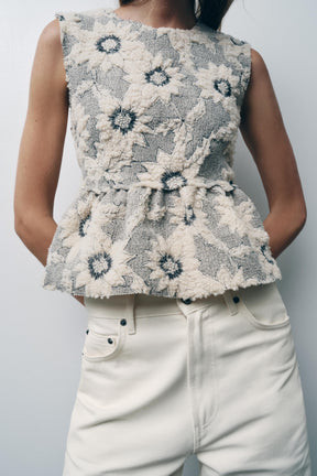 FLORAL TEXTURED PEPLUM TOP