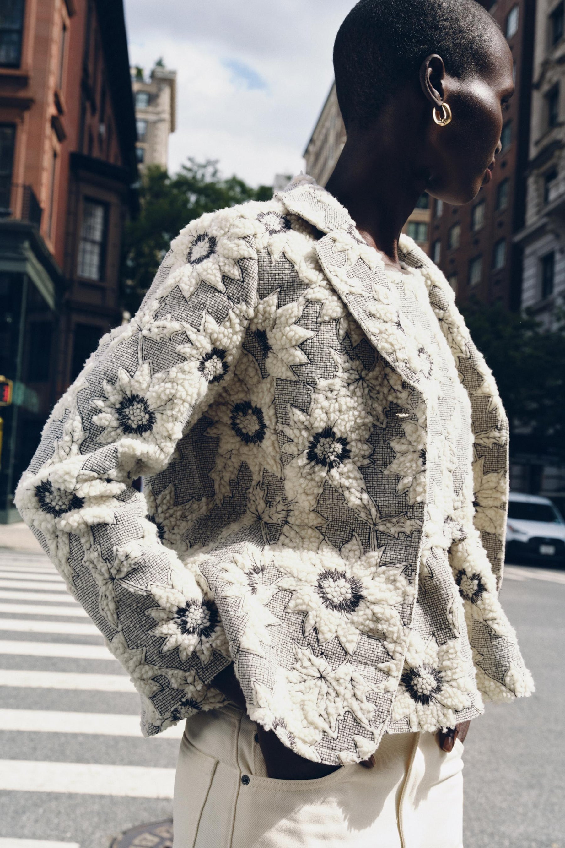 FLORAL TEXTURED BLAZER - Image 1