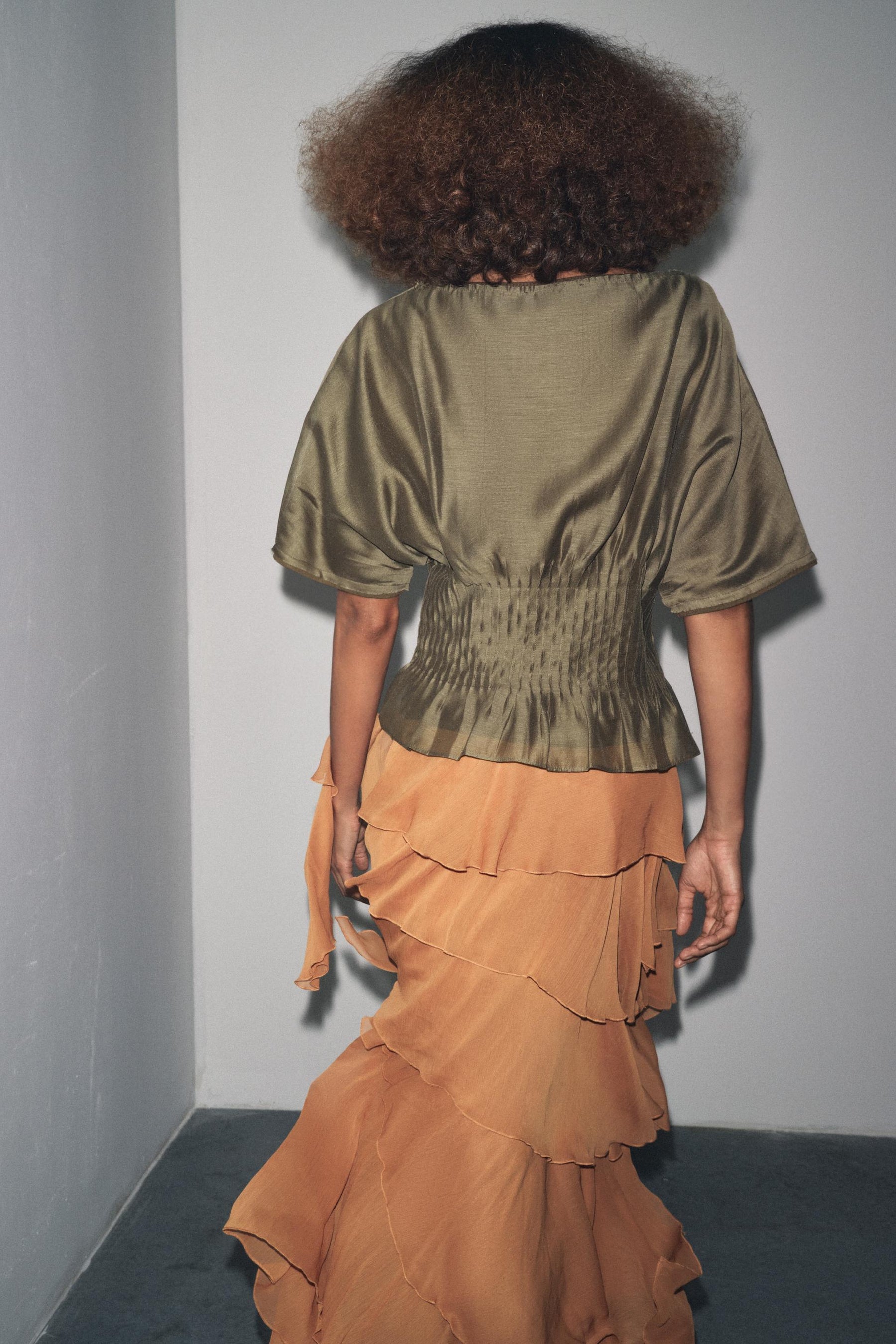 PLEATED WAIST COMBINED KNIT BLOUSE - Image 3