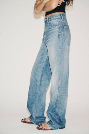 Wide-leg high-waist jeans