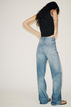 Wide-leg high-waist jeans