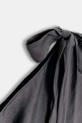 Shoulder-opening bow blouse