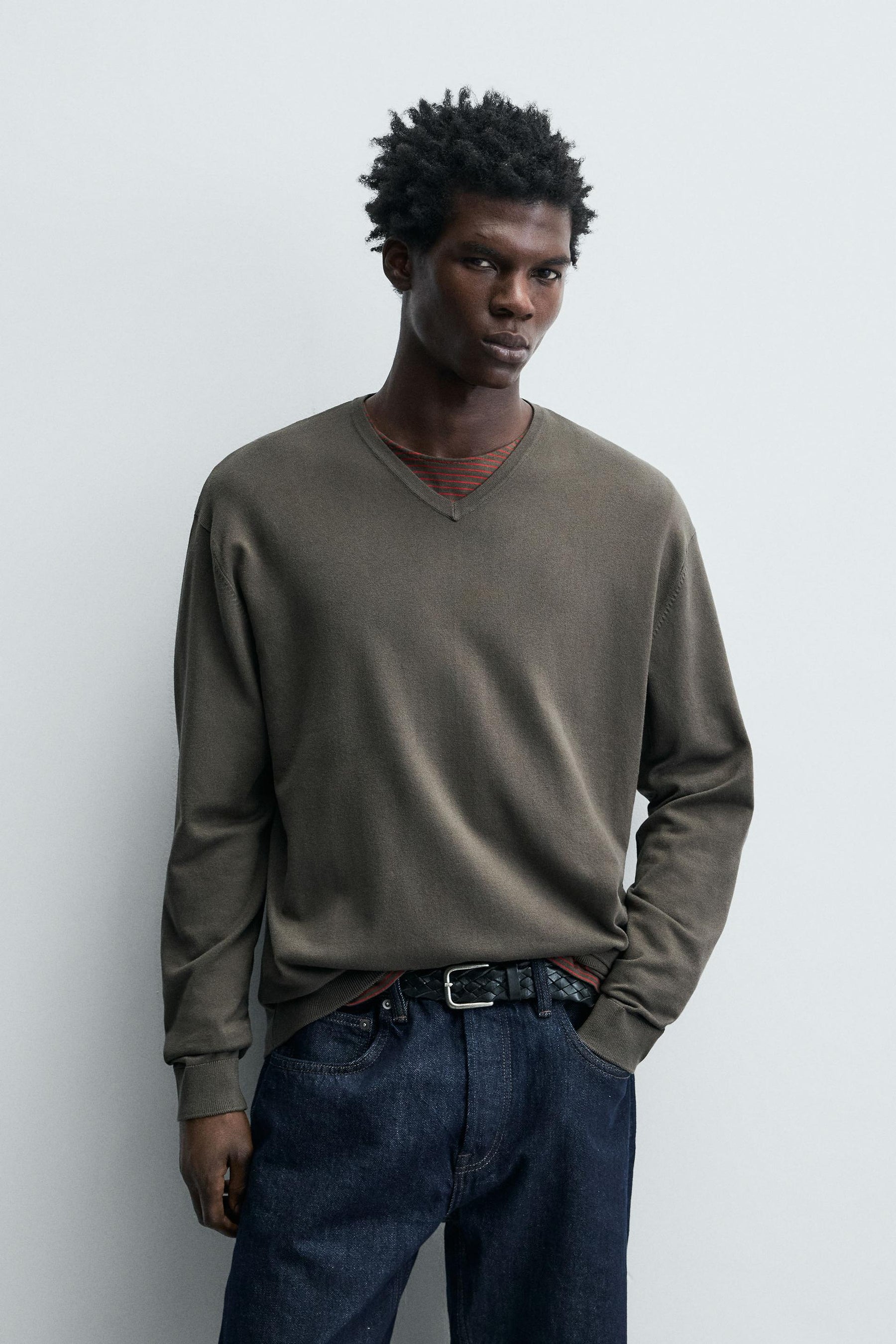 BASIC V-NECK SWEATER - Image 2