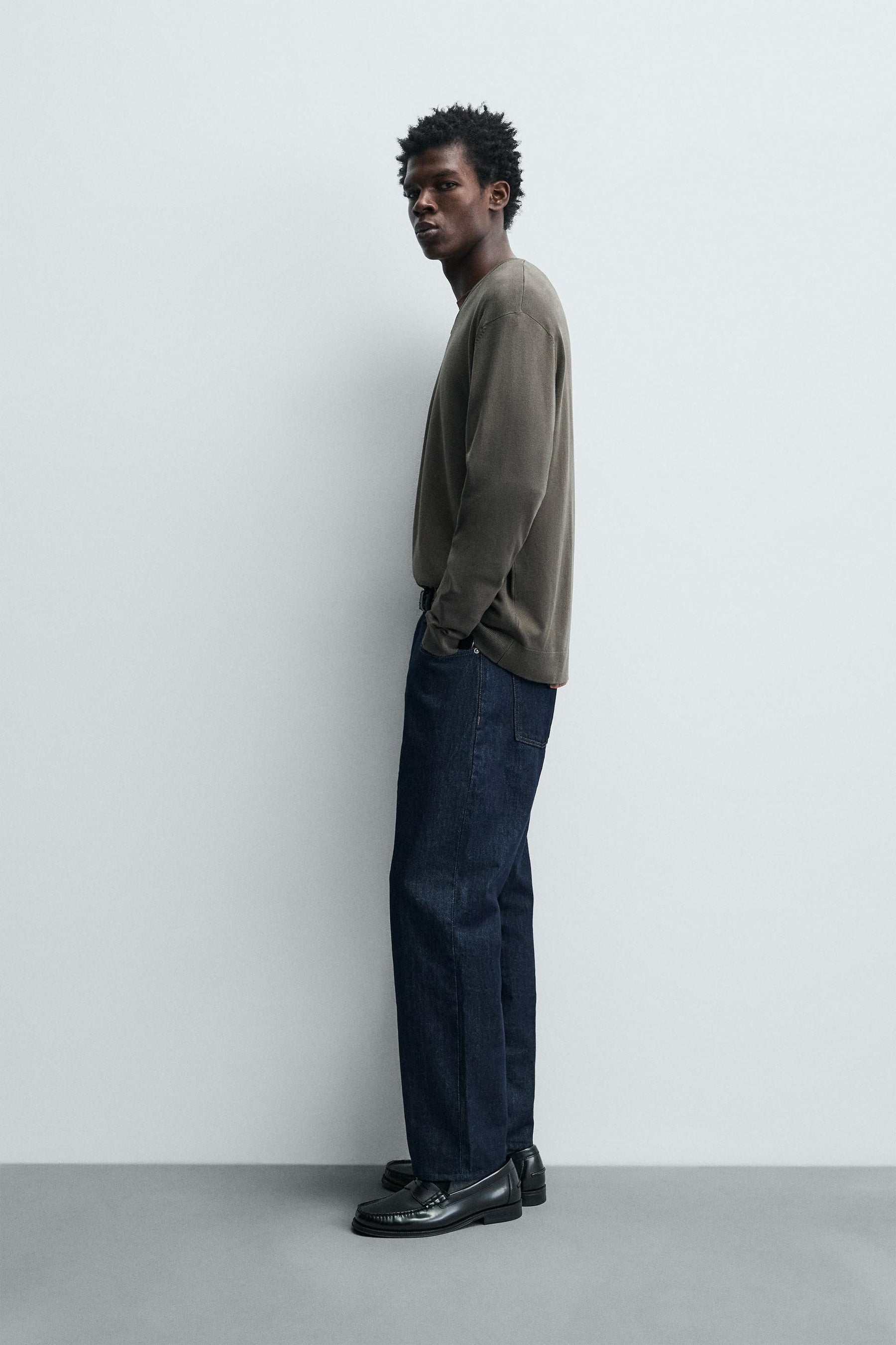 BASIC V-NECK SWEATER - Image 3