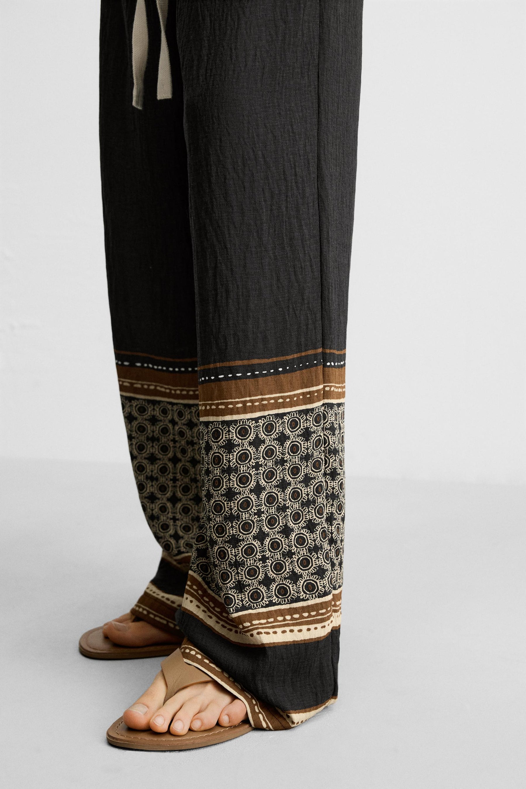RELAXED FIT COLOUR BLOCK TROUSERS - Image 5