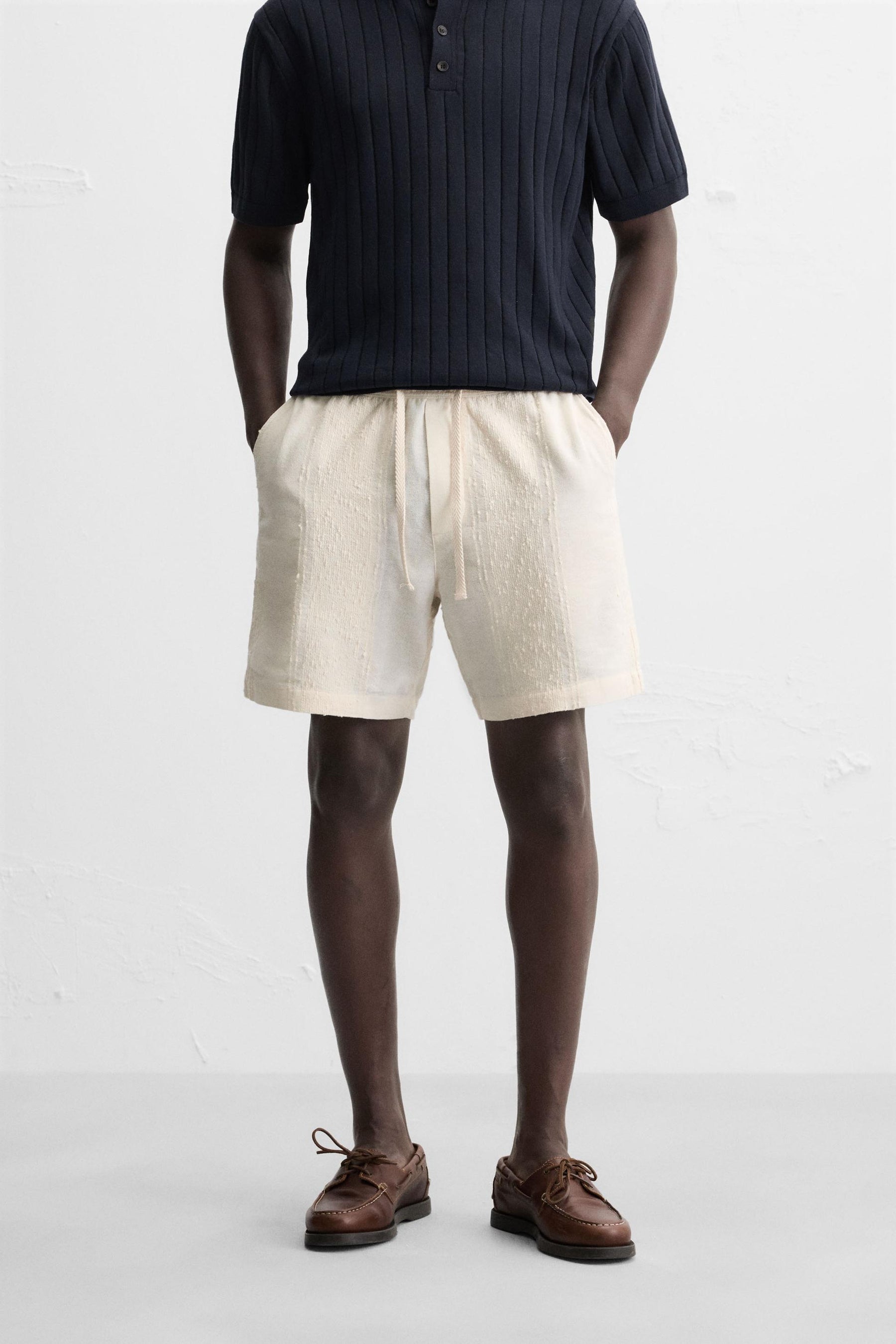 JACQUARD TEXTURED BERMUDA SHORTS - Image 2