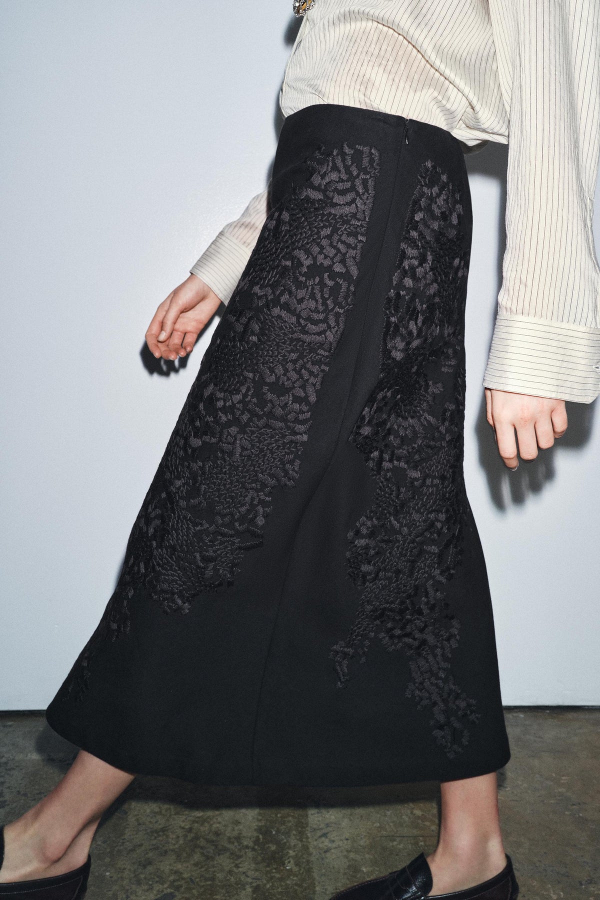 EMBROIDERED LONG SKIRT