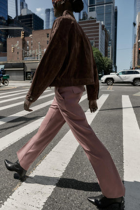 Straight-leg trousers with belt.