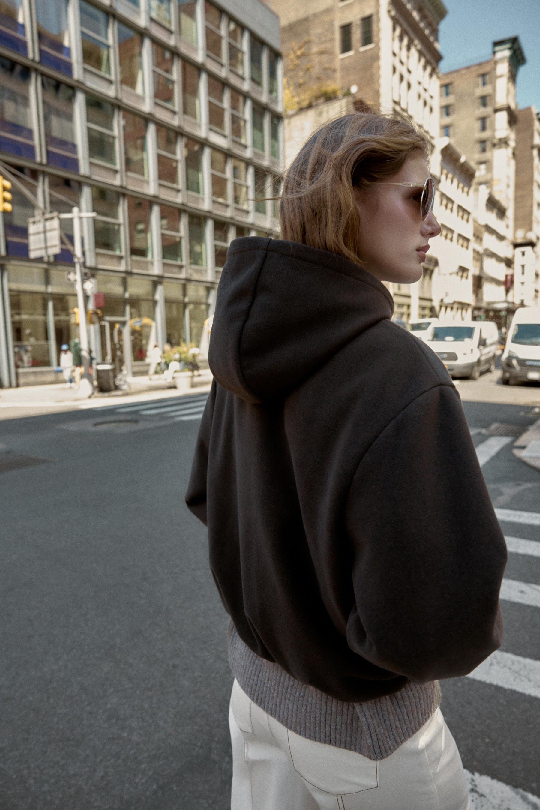 HOODED ELASTIC-HEM JACKET