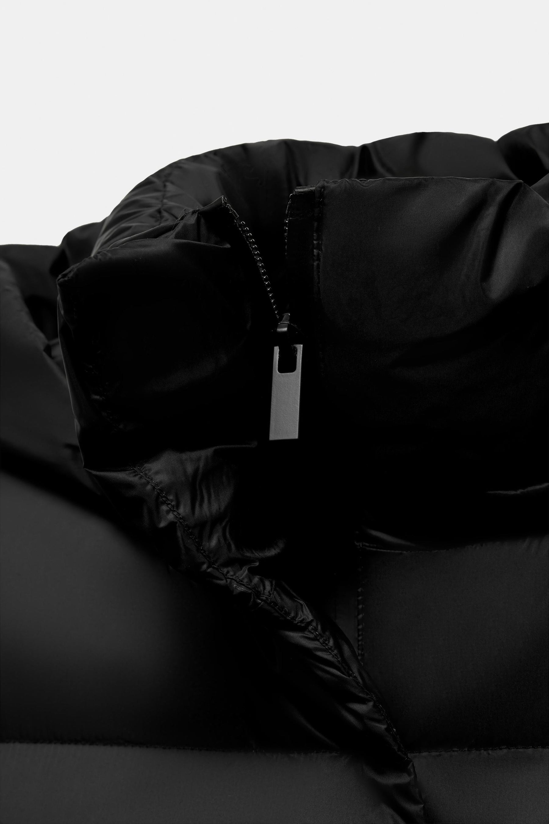 Water-repellent puffer jacket