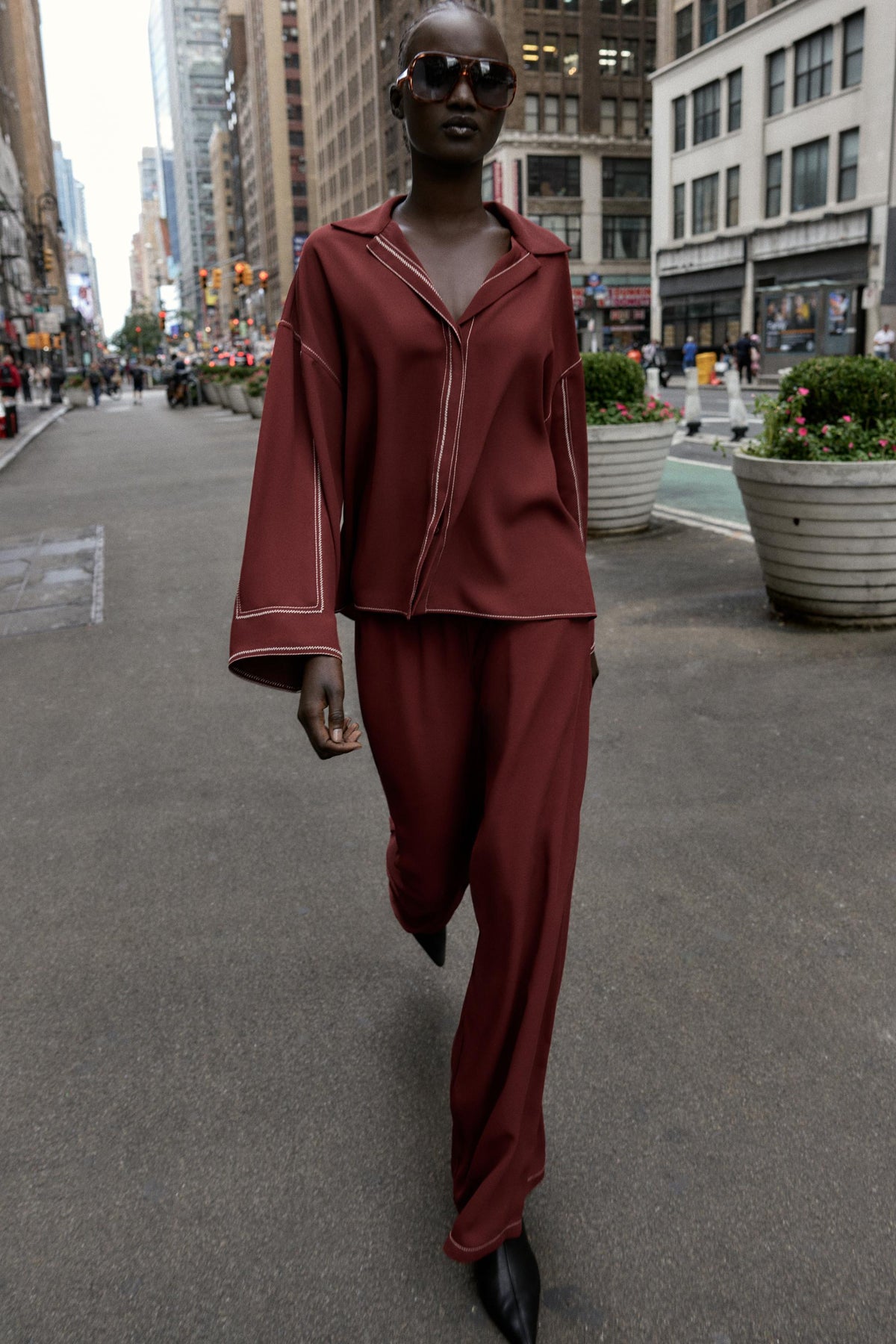 Wide-leg Trousers with Topstitching