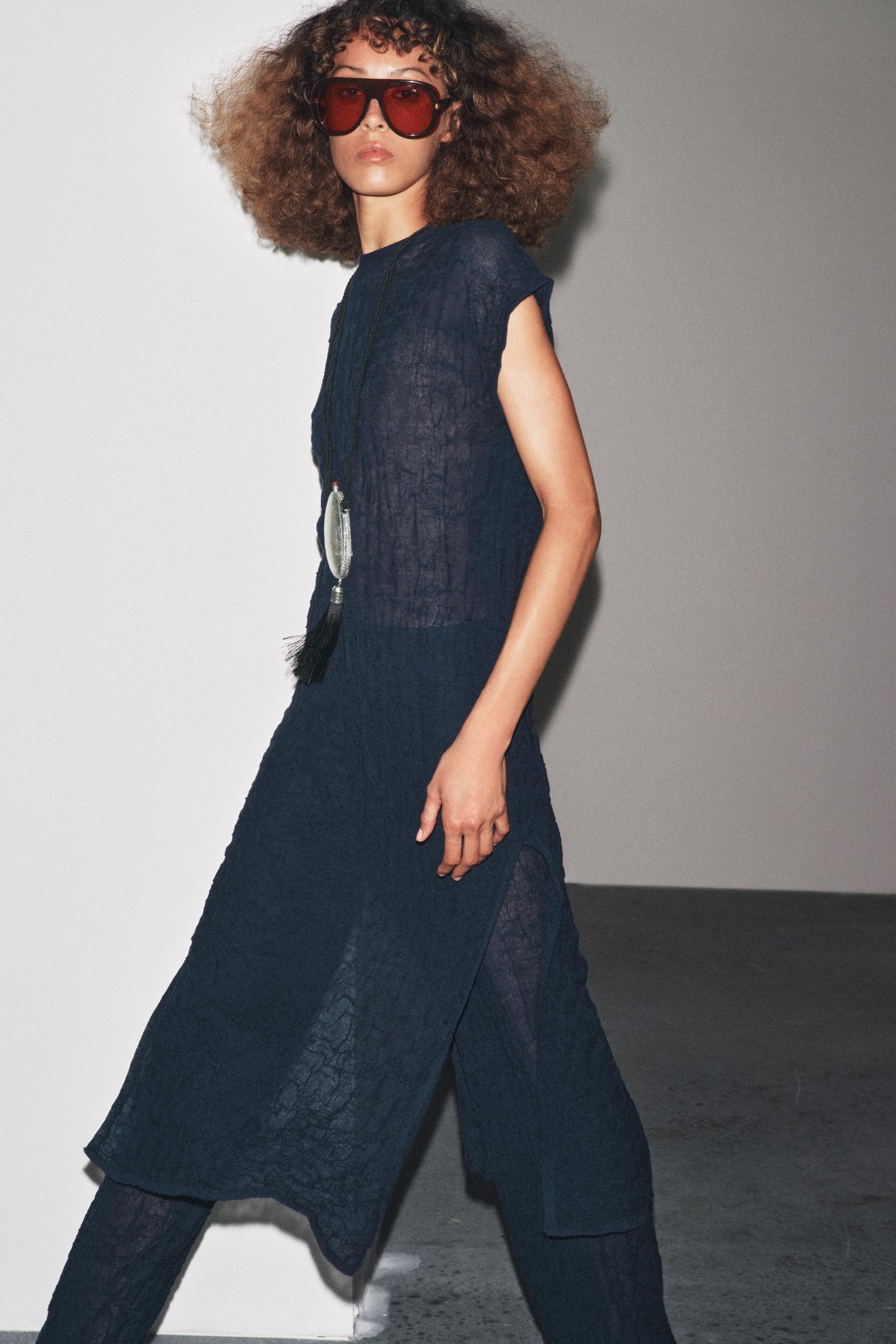 FINE KNIT WRINKLED-EFFECT TROUSERS - Image 4