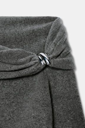 Off-the-shoulder knit jumper