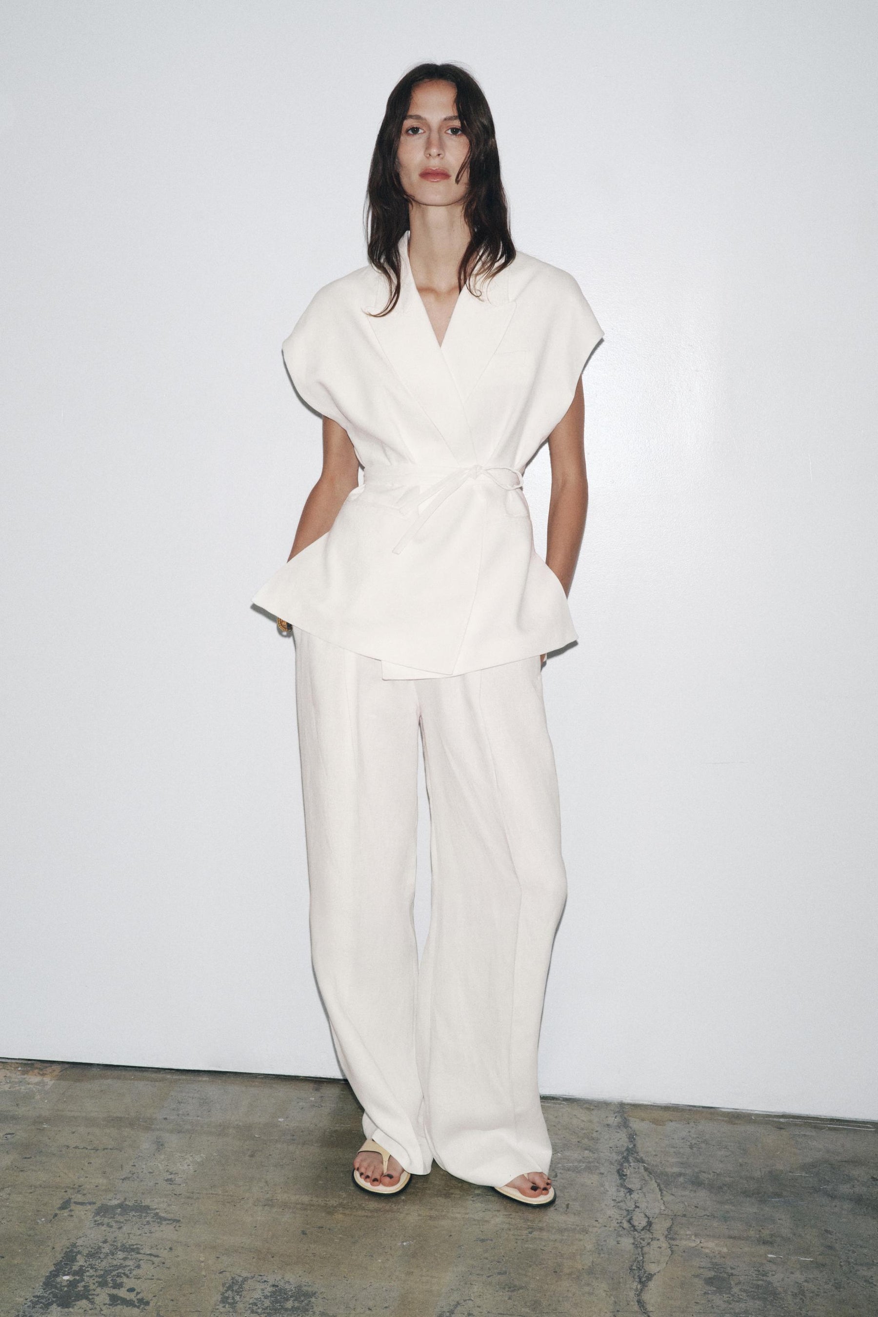 PLEATED LINEN TROUSERS
