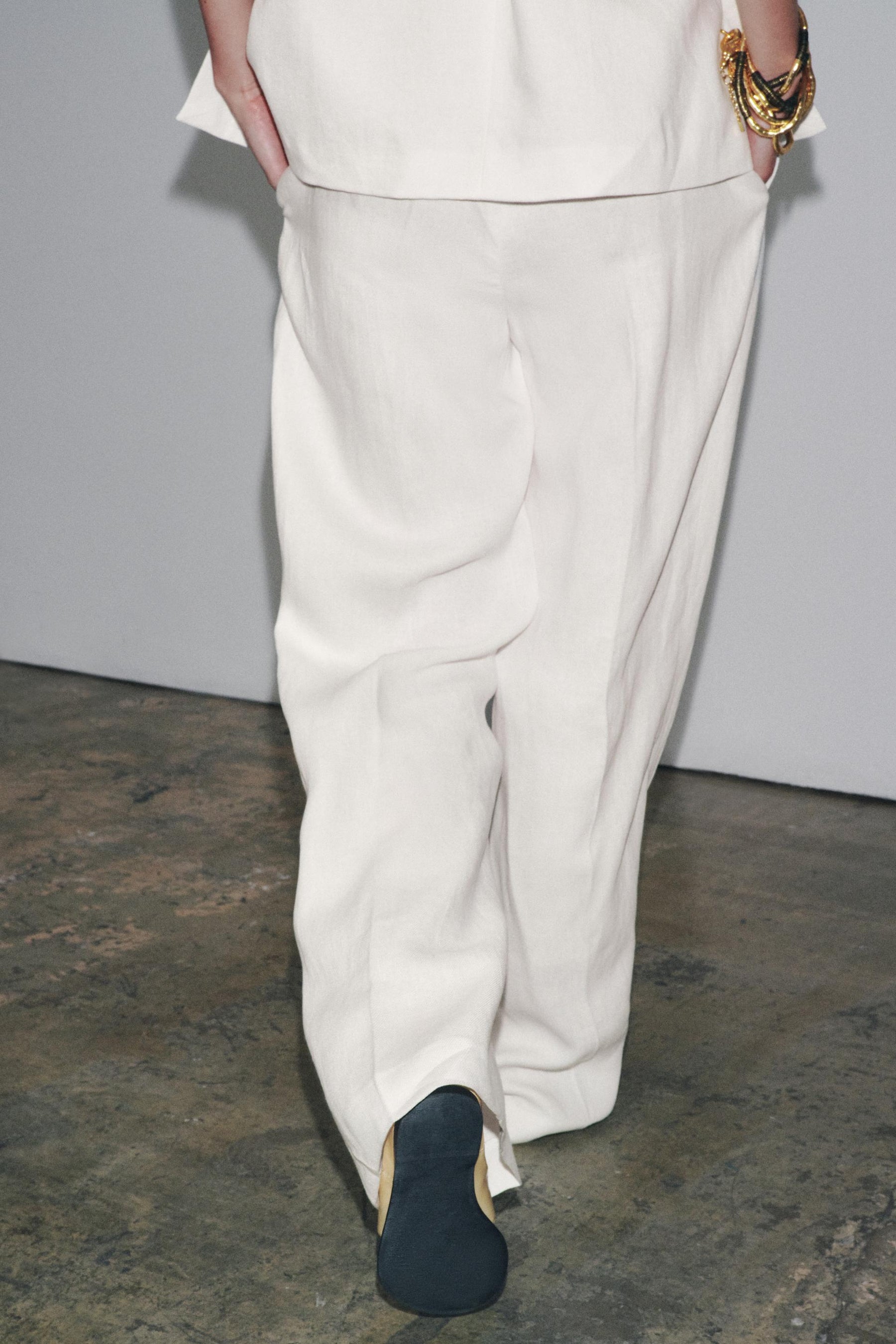 PLEATED LINEN TROUSERS