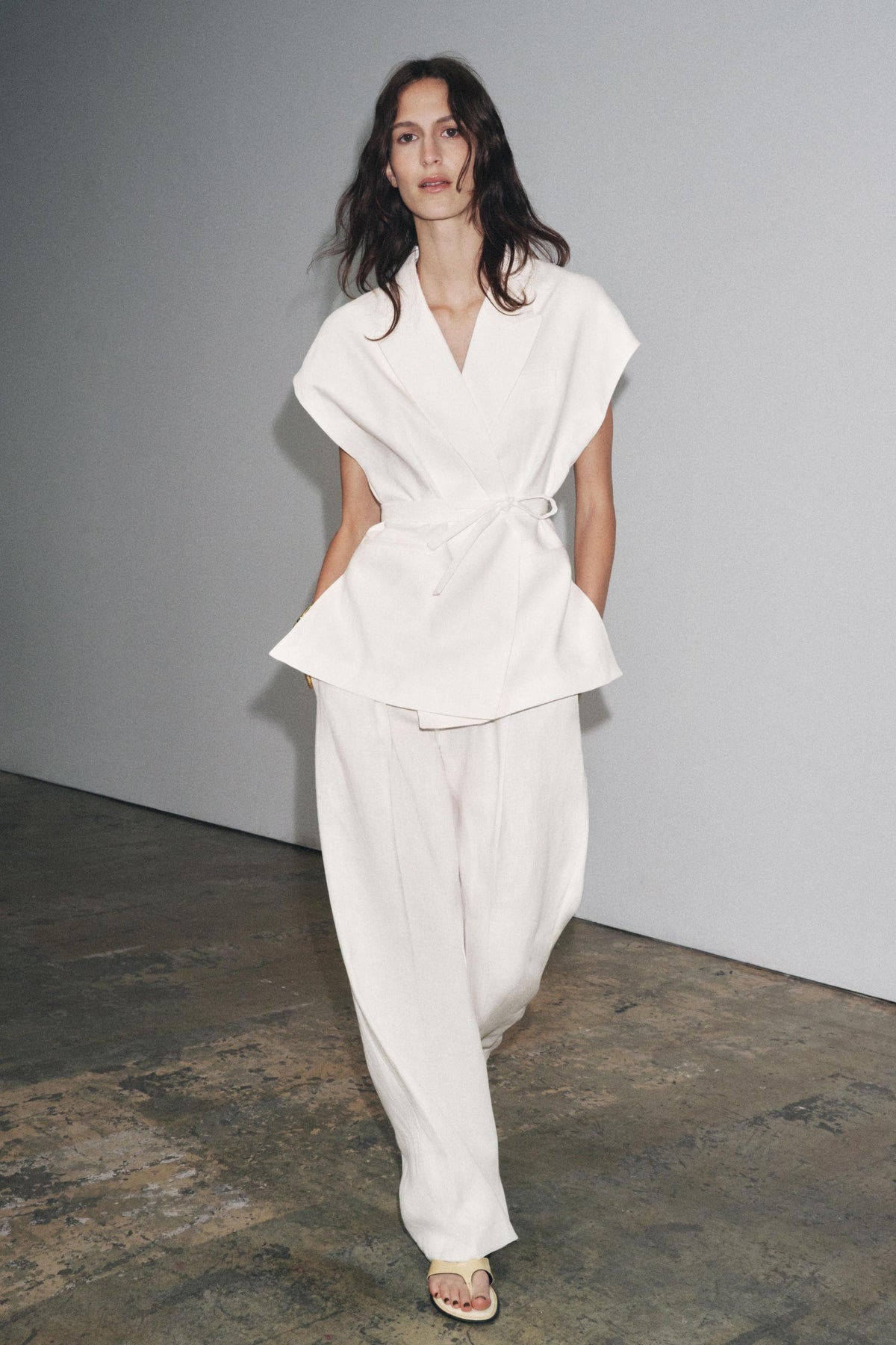 PLEATED LINEN TROUSERS