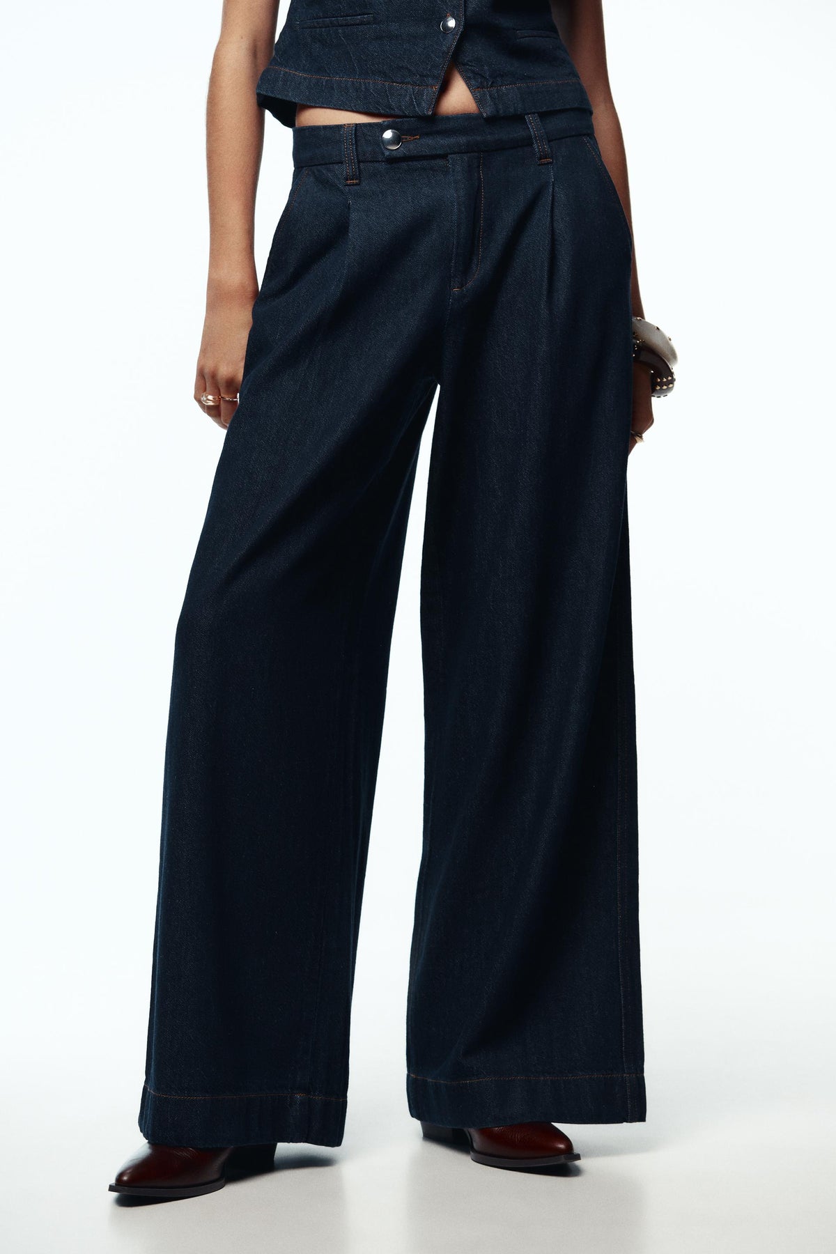 WIDE-LEG MID-WAIST JEANS