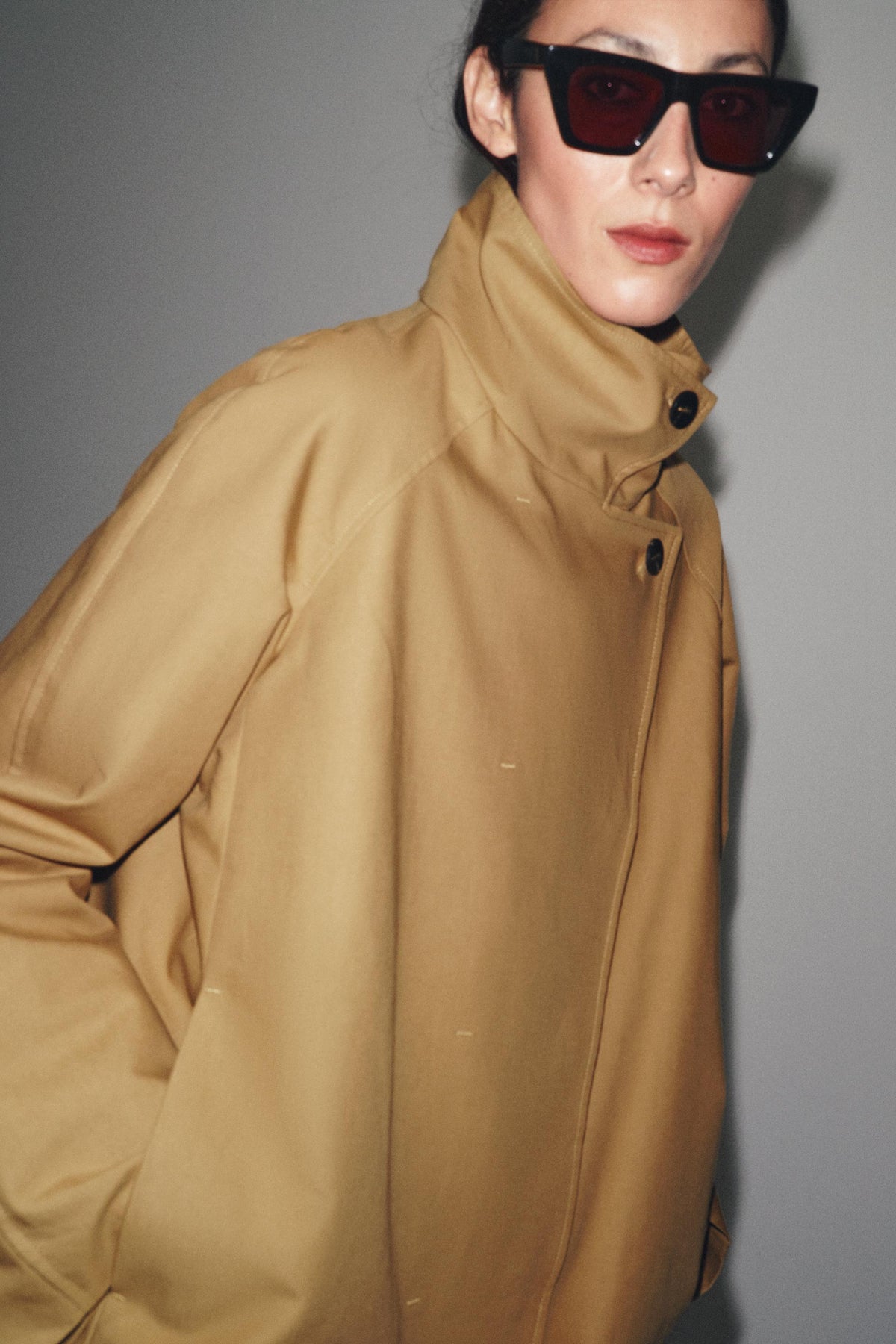 ZW COLLECTION MINIMAL SHORT TRENCH COAT - Image 2