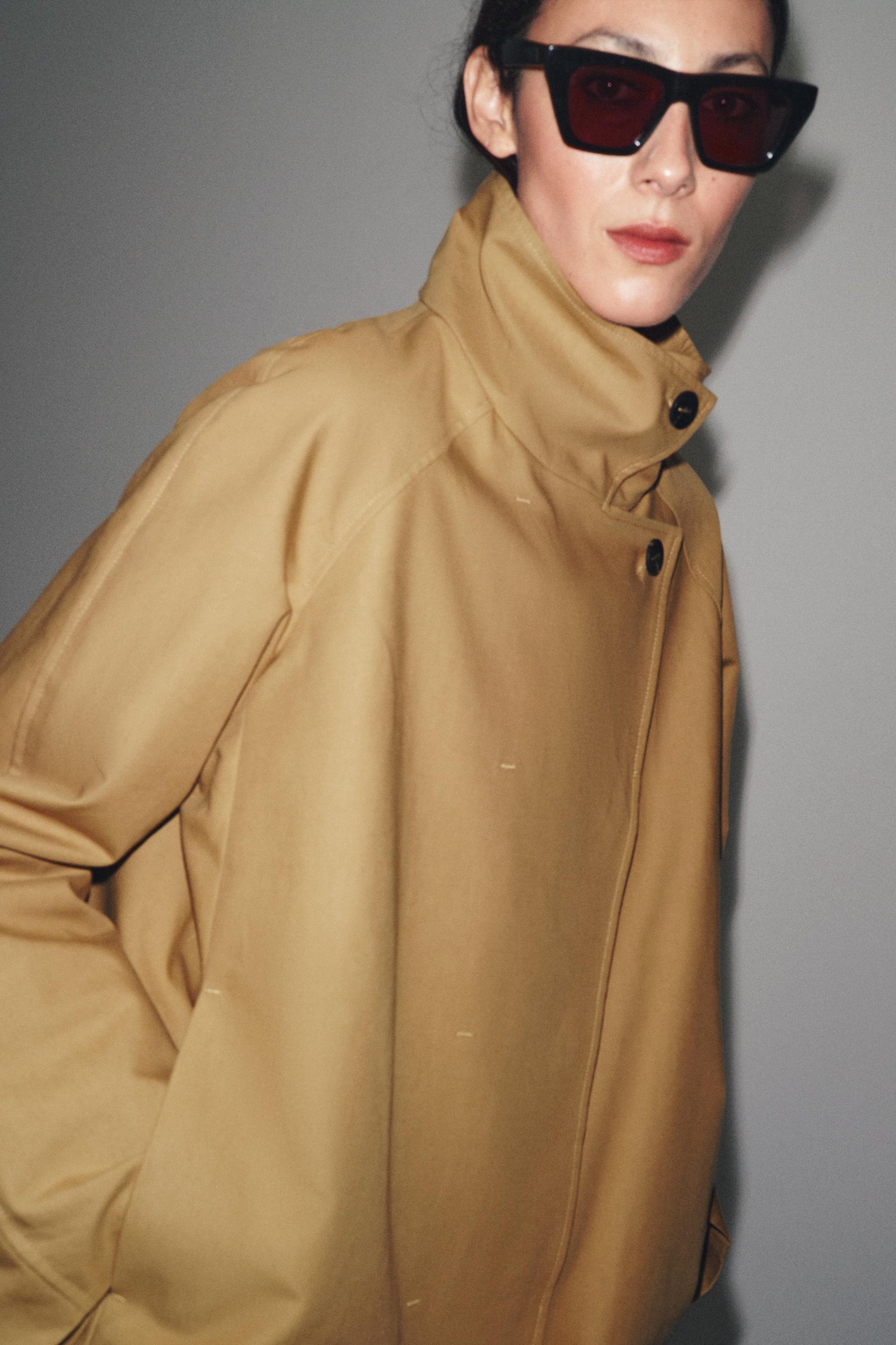 ZW COLLECTION MINIMAL SHORT TRENCH COAT - Image 2
