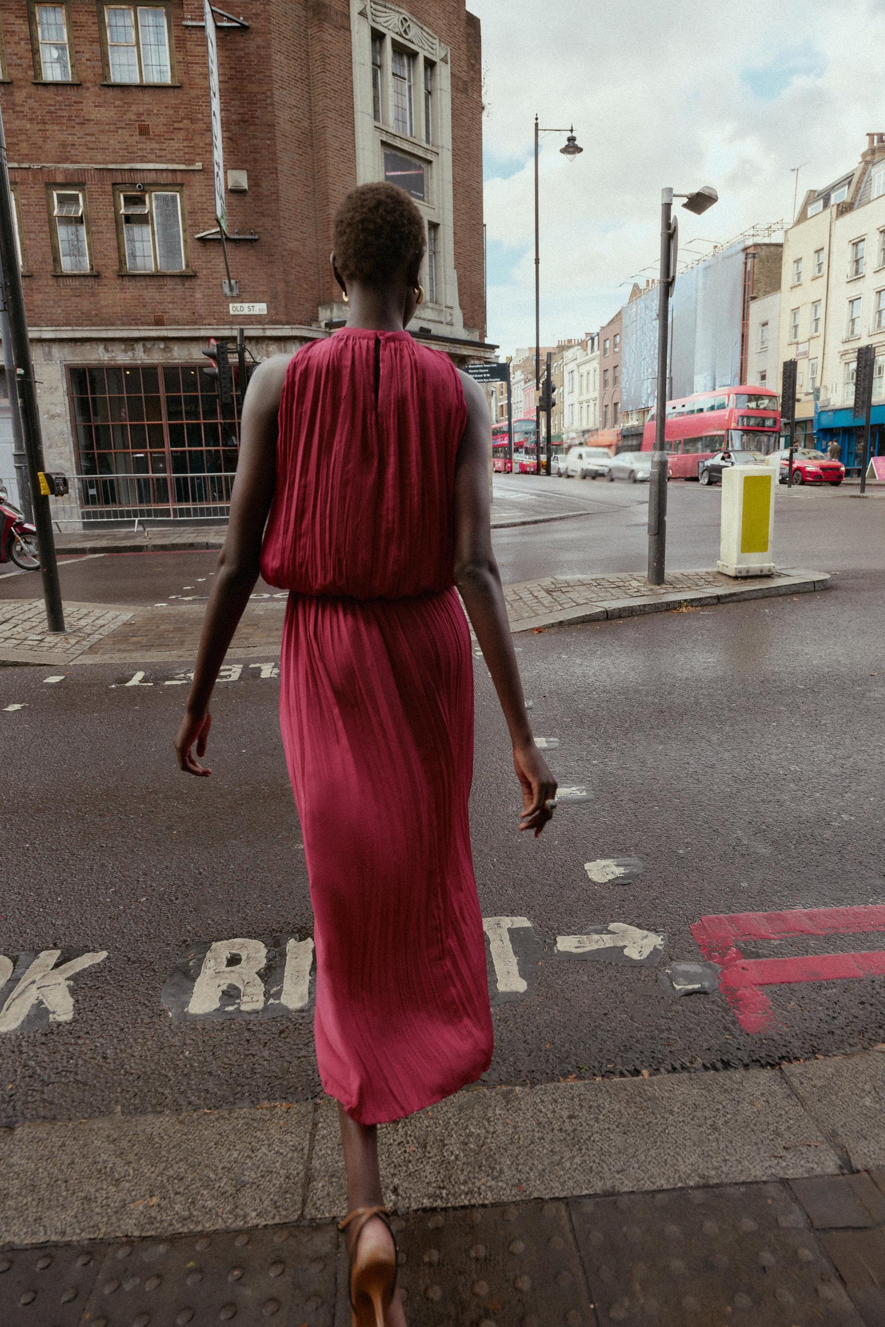 CREASED-EFFECT PLEATED MIDI DRESS - Image 5