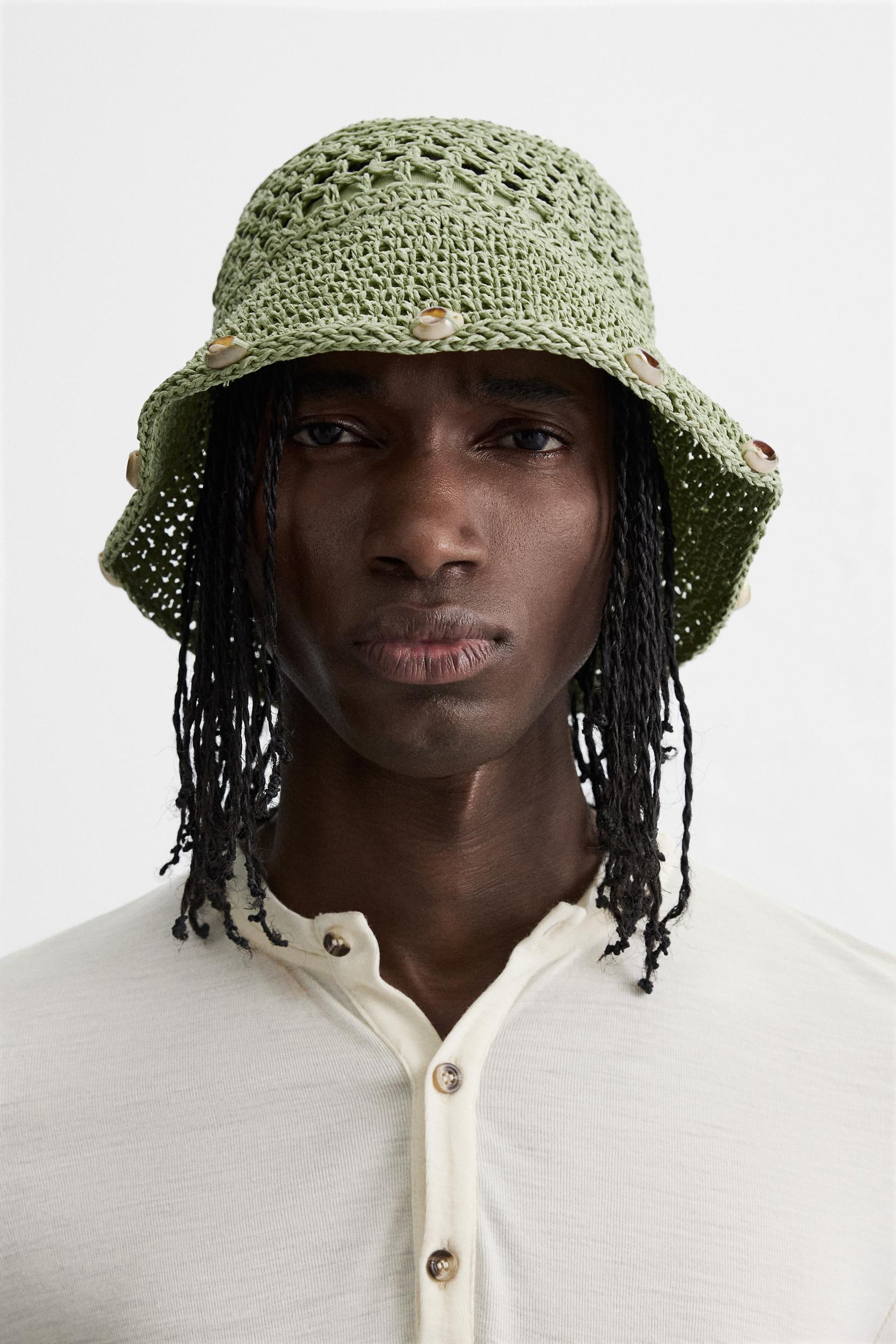 CROCHET HAT WITH SHELLS - Image 1