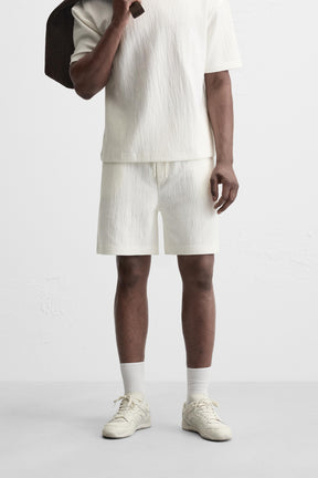 TEXTURED JOGGER BERMUDA SHORTS - Image 2