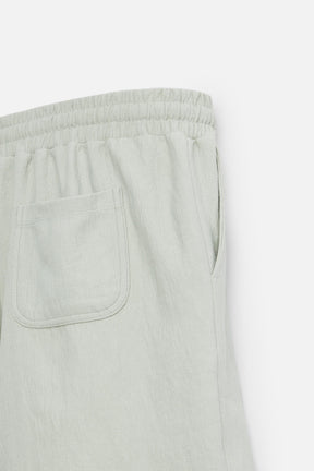 TEXTURED JOGGER BERMUDA SHORTS - Image 10