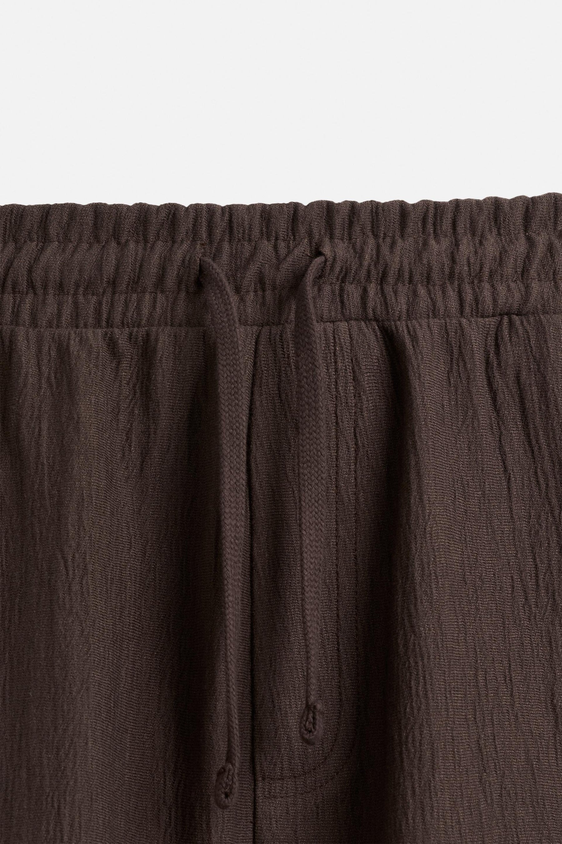 TEXTURED JOGGER BERMUDA SHORTS - Image 8