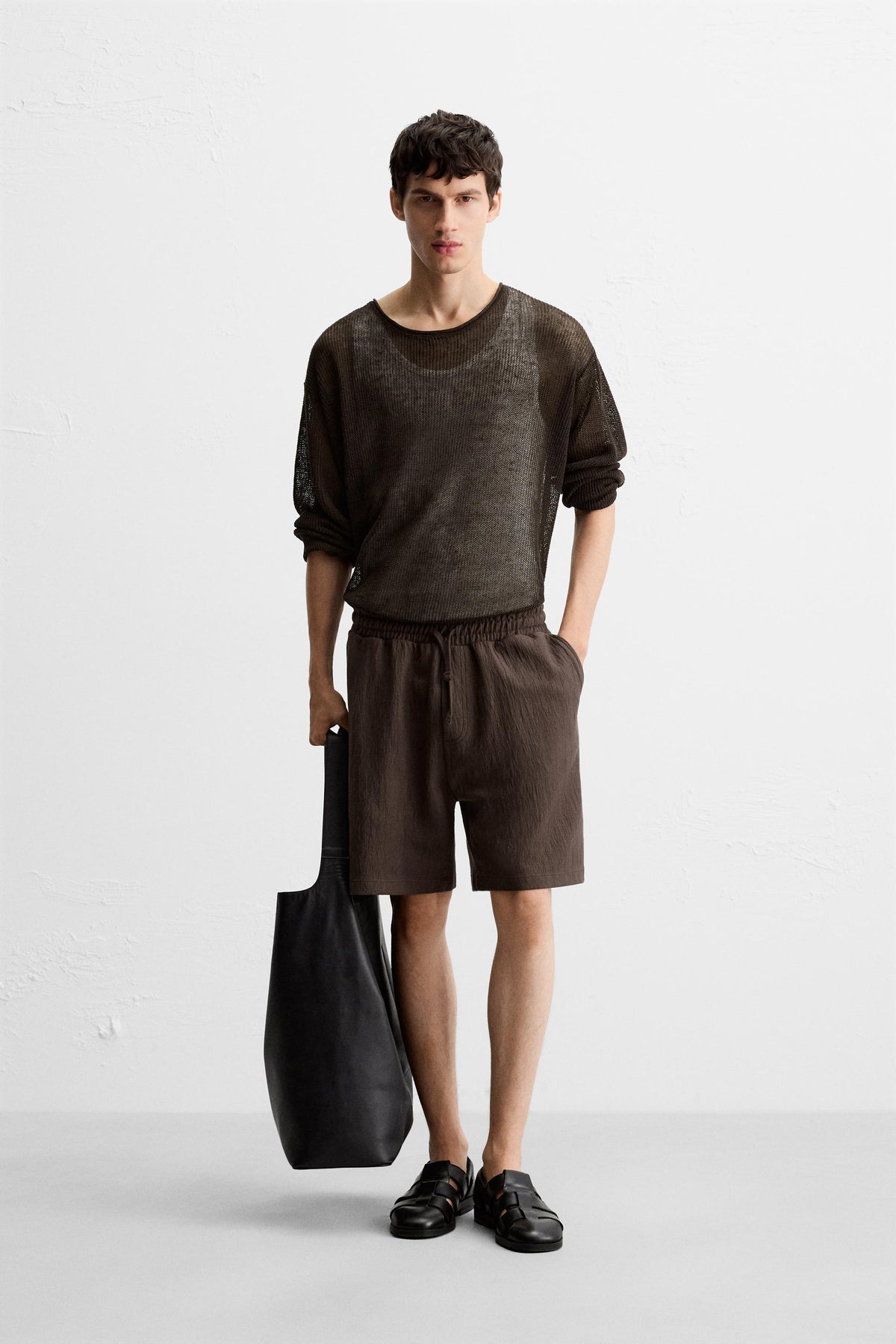 TEXTURED JOGGER BERMUDA SHORTS - Image 1