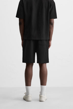 TEXTURED JOGGER BERMUDA SHORTS - Image 3