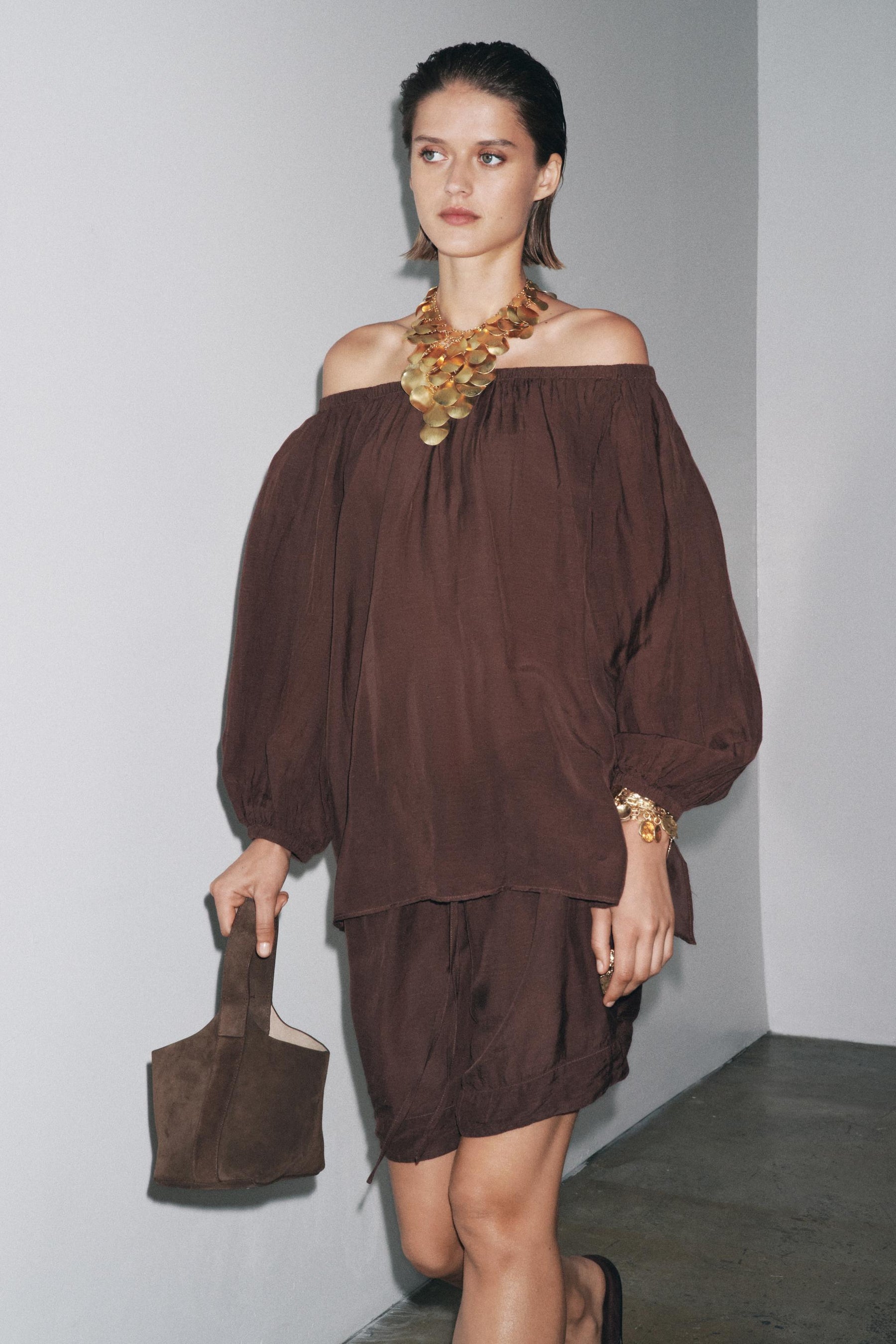 Off-the-shoulder top