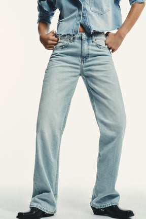Wide-leg denim jeans