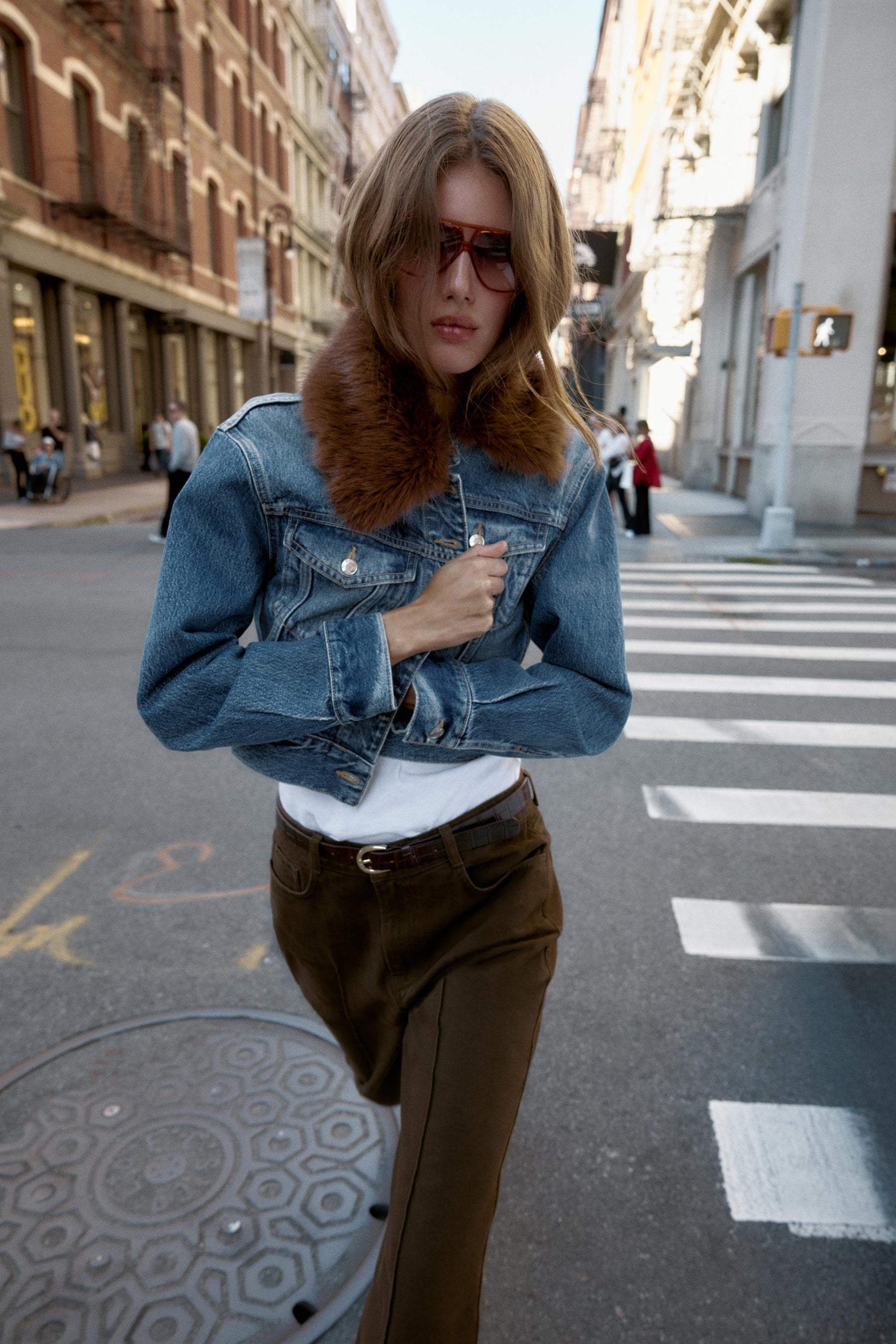 Z1975 FAUX FUR COLLAR SHORT DENIM JACKET - Image 7