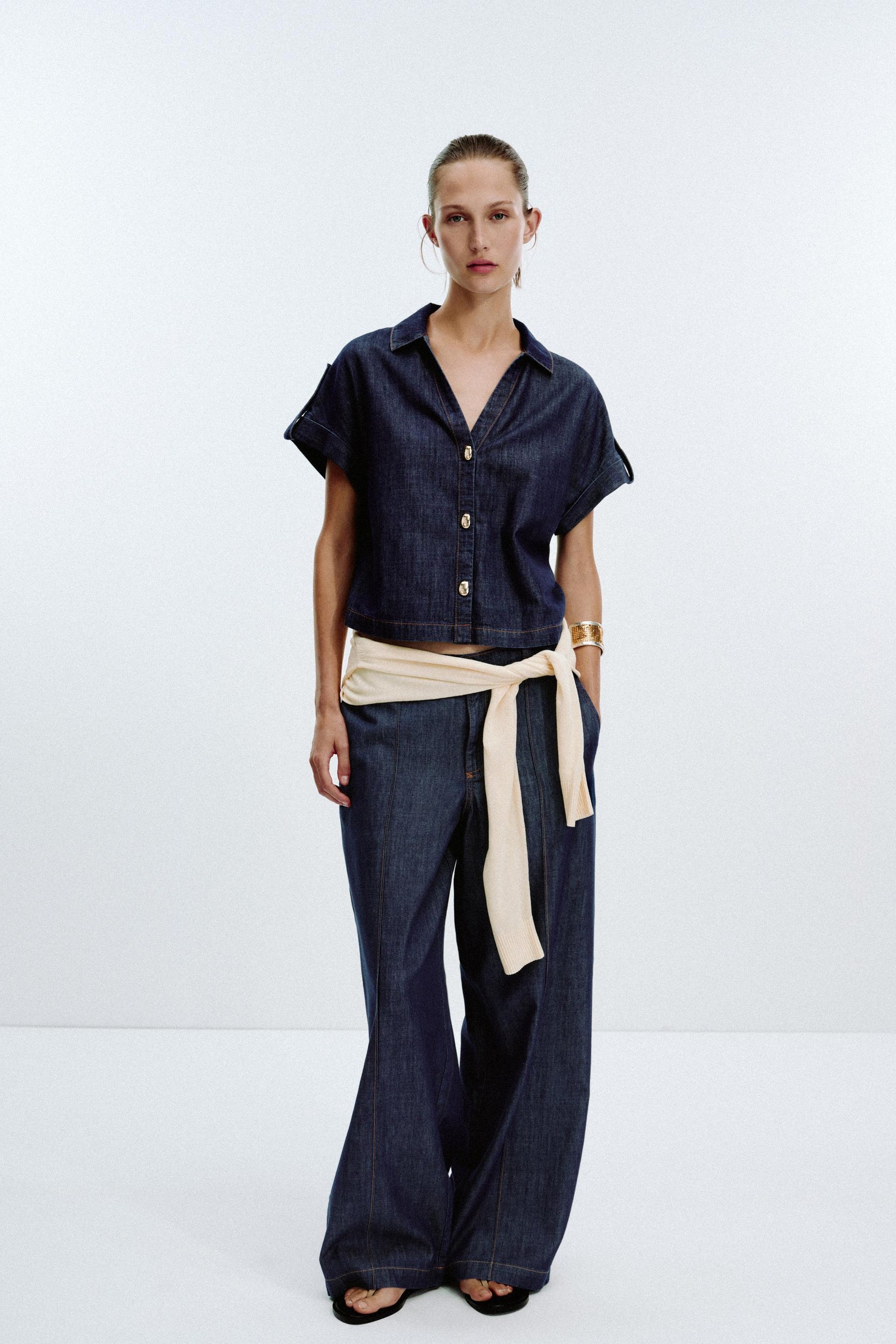 Short sleeve denim shirt