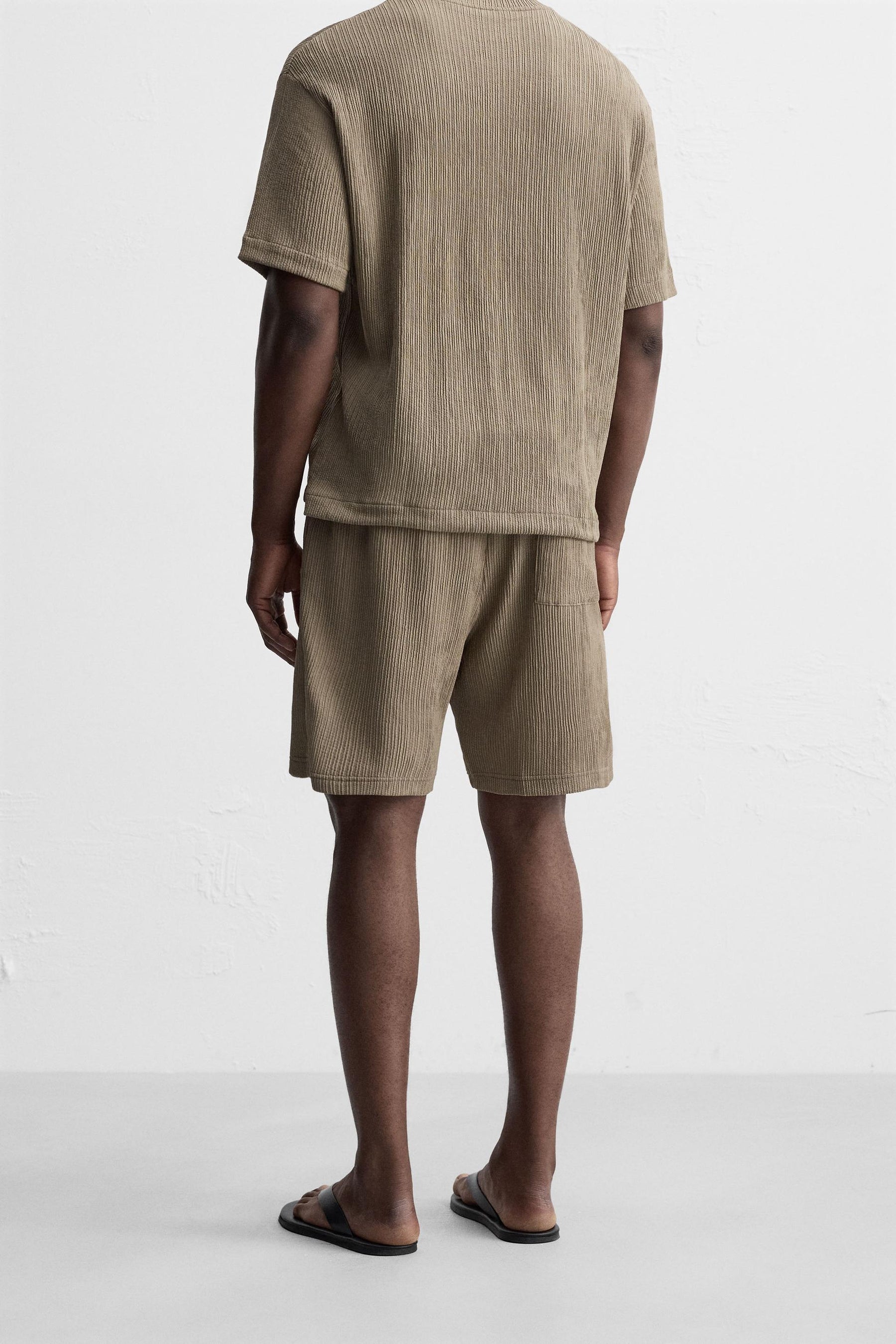 IRREGULAR TEXTURED BERMUDA SHORTS - Image 3