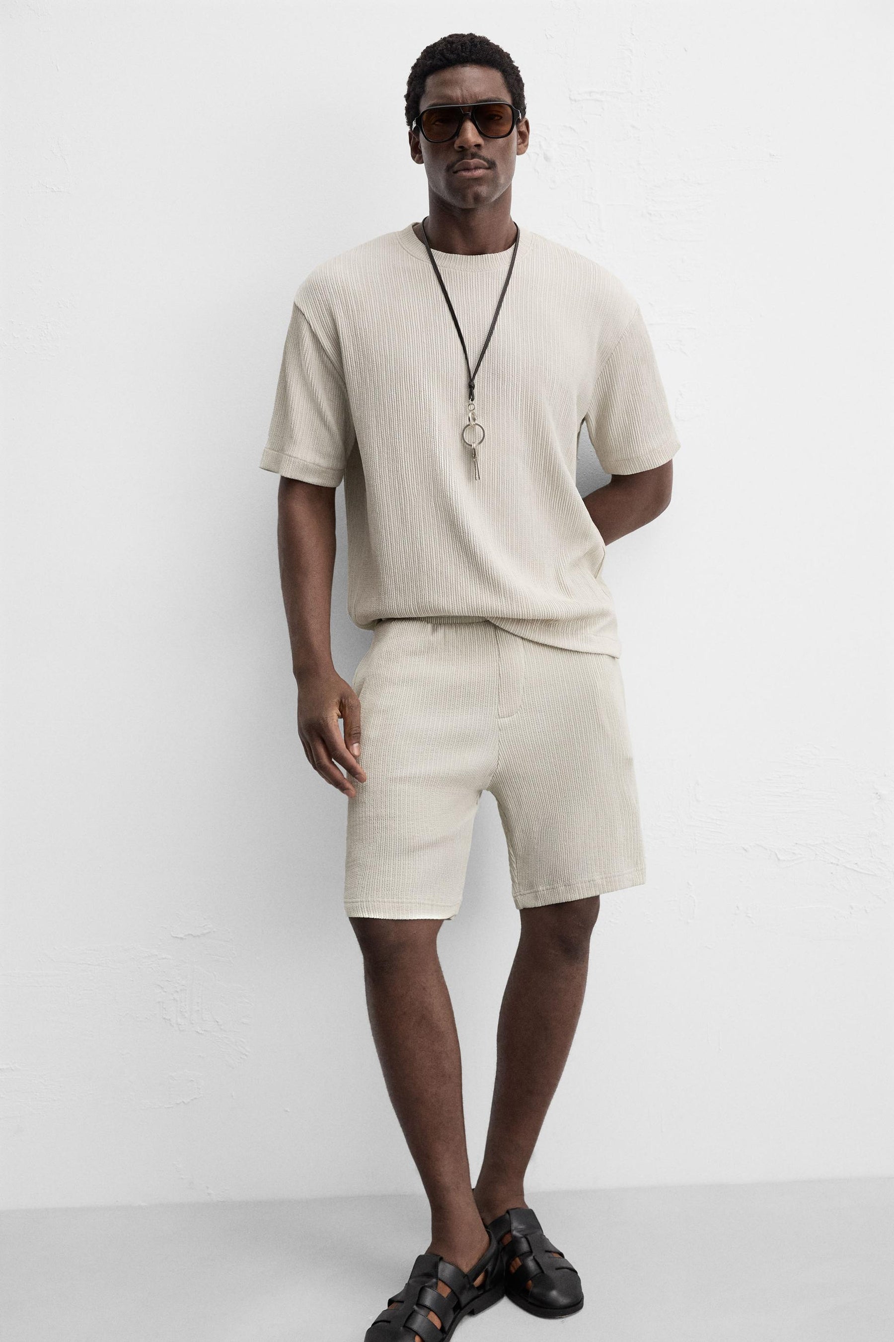 IRREGULAR TEXTURED BERMUDA SHORTS - Image 5
