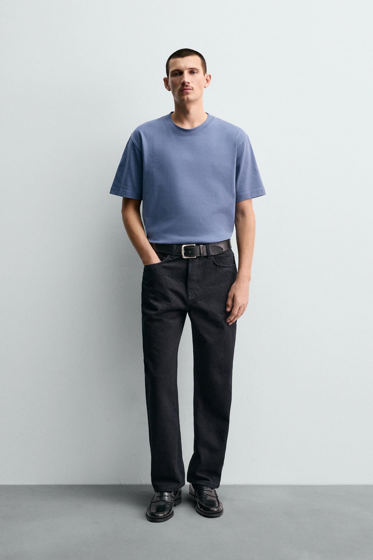 HEAVY WEIGHT SHORT SLEEVE T-SHIRT - Image 1