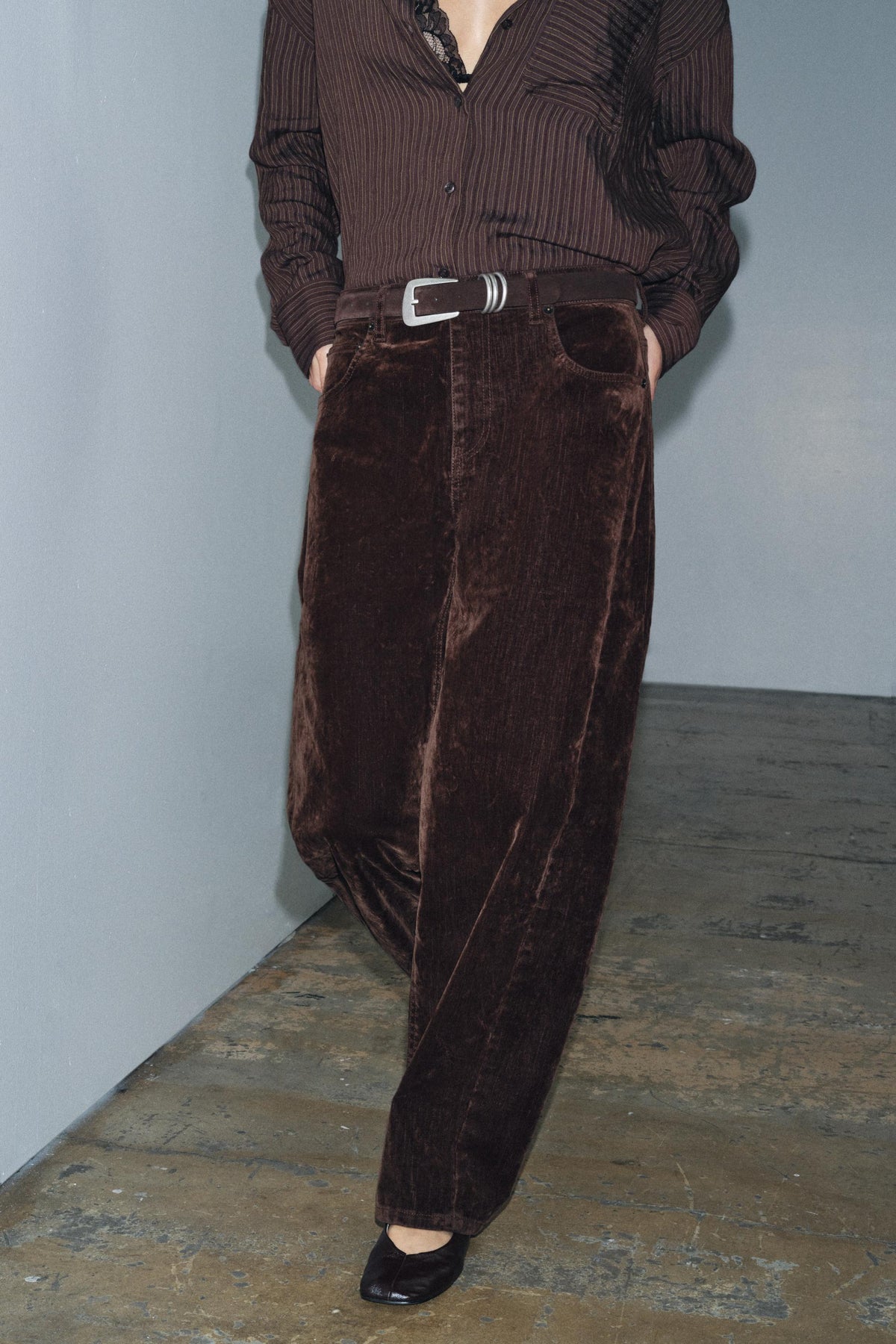 HIGH-WAIST FLOCKED BALLOON JEANS