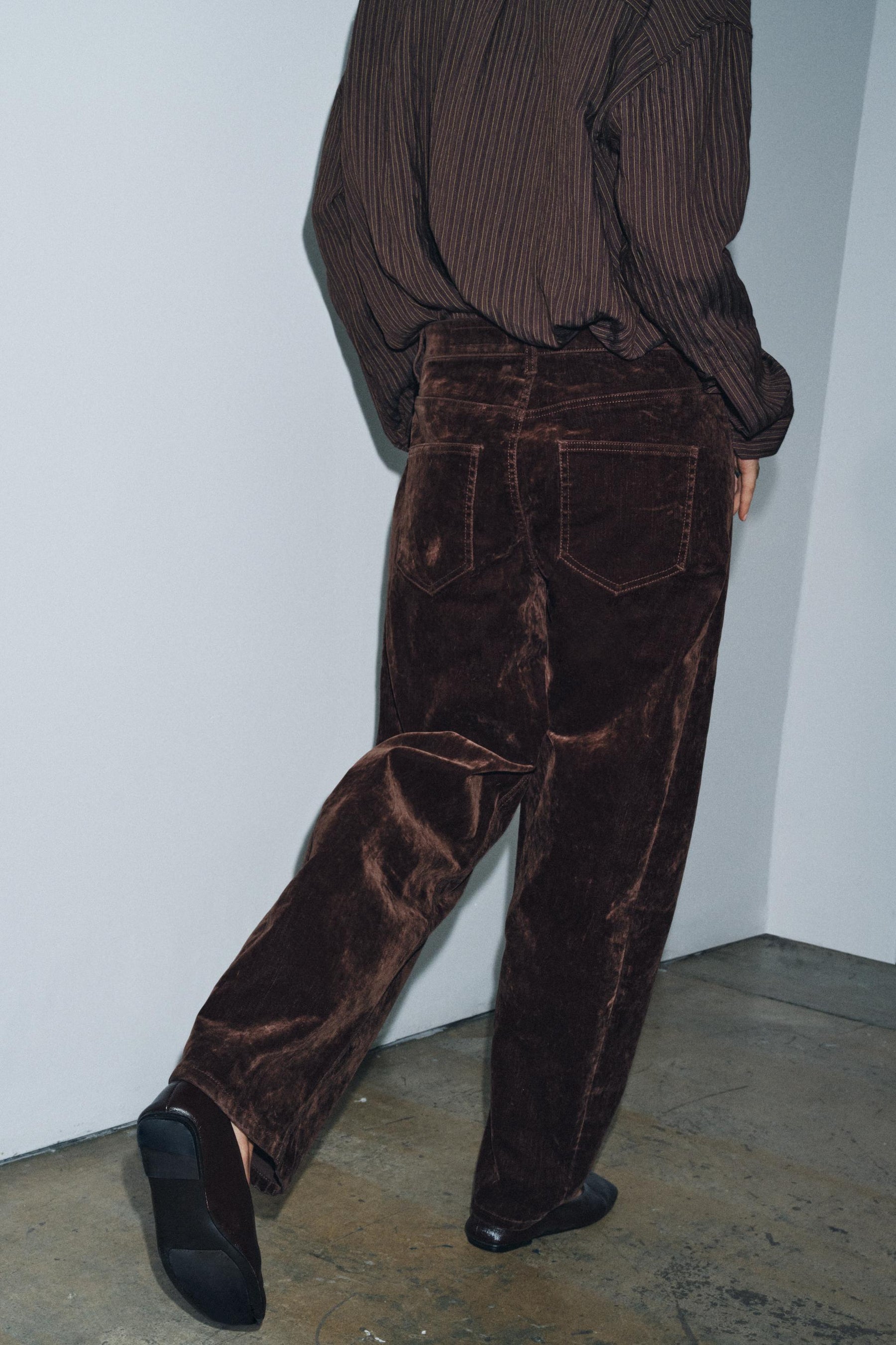 HIGH-WAIST FLOCKED BALLOON JEANS