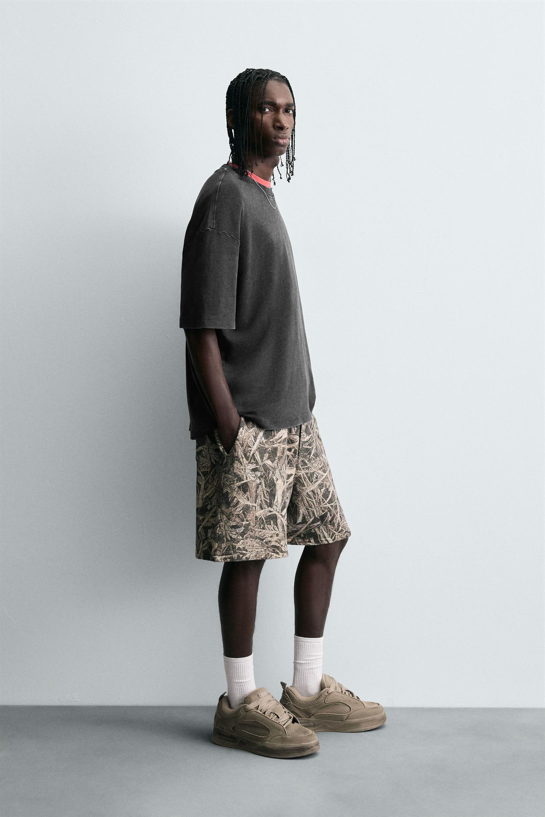 ABSTRACT PRINT BERMUDA SHORTS - Image 3