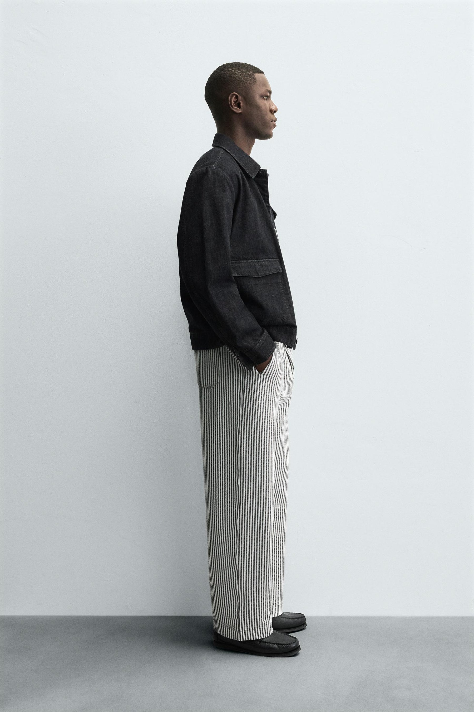 COMFORT STRIPED SEERSUCKER TROUSERS - Image 4