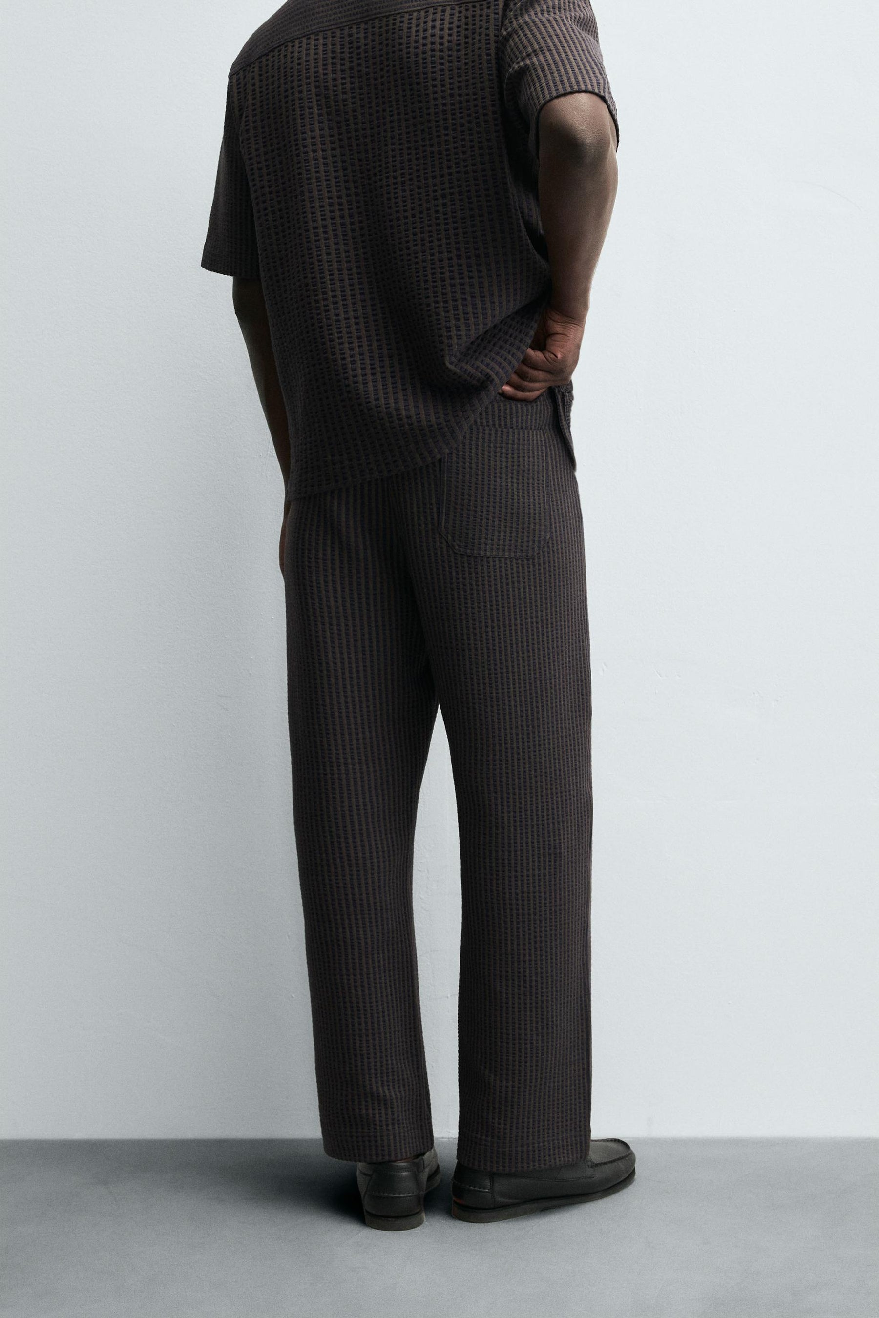 COMFORT STRIPED SEERSUCKER TROUSERS - Image 3
